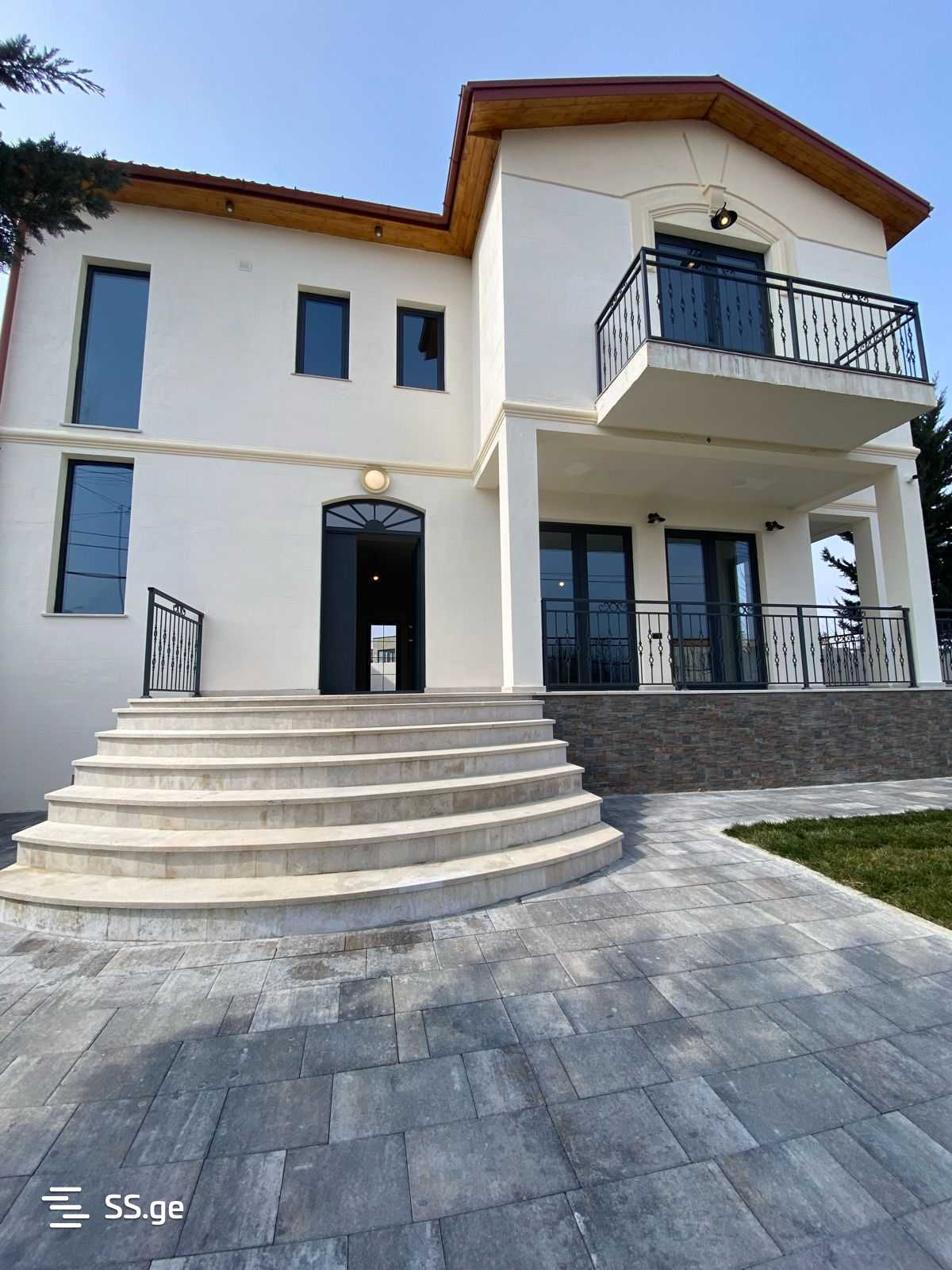 8 Room Private House For Sale view 4
