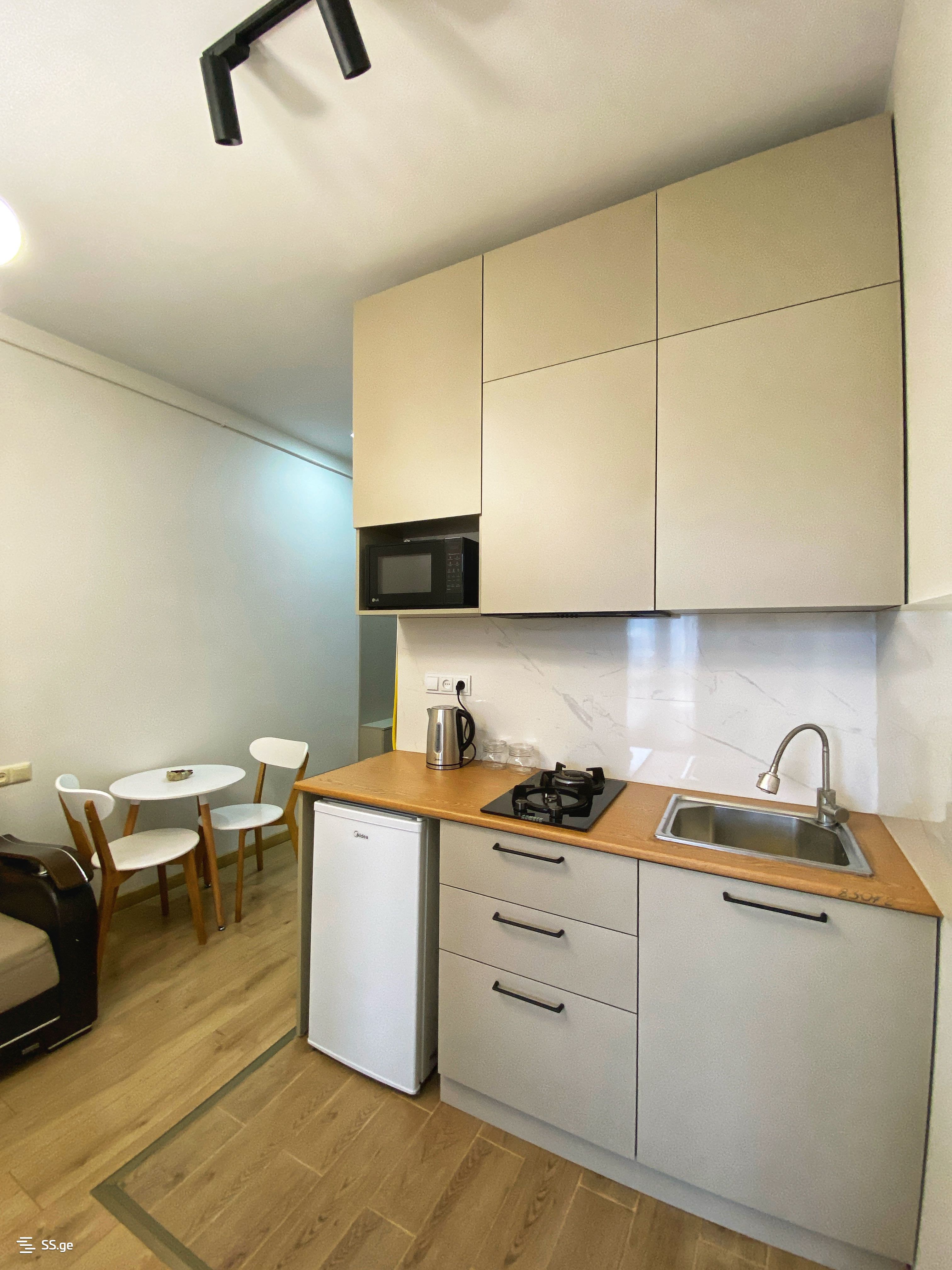 2 Room Flat Daily Rent. Batumi view 3