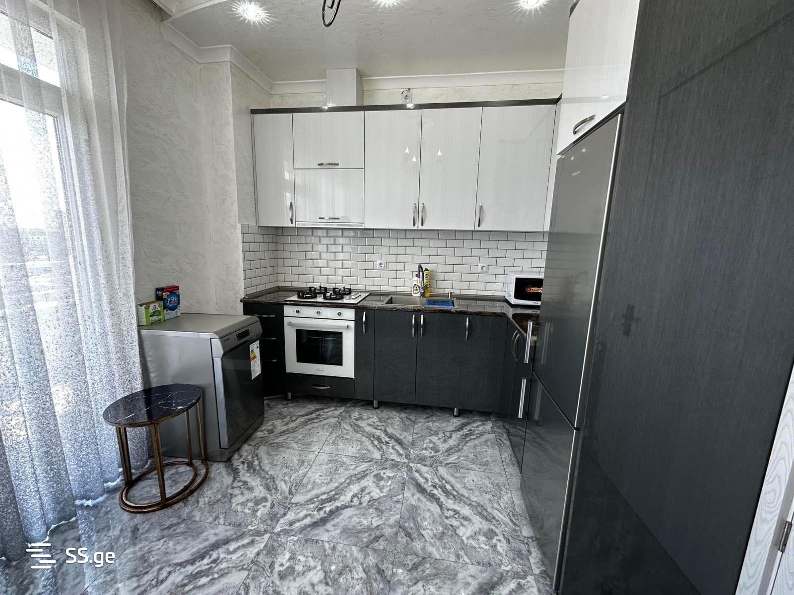 3 Room Flat Daily Rent. Qala view 3