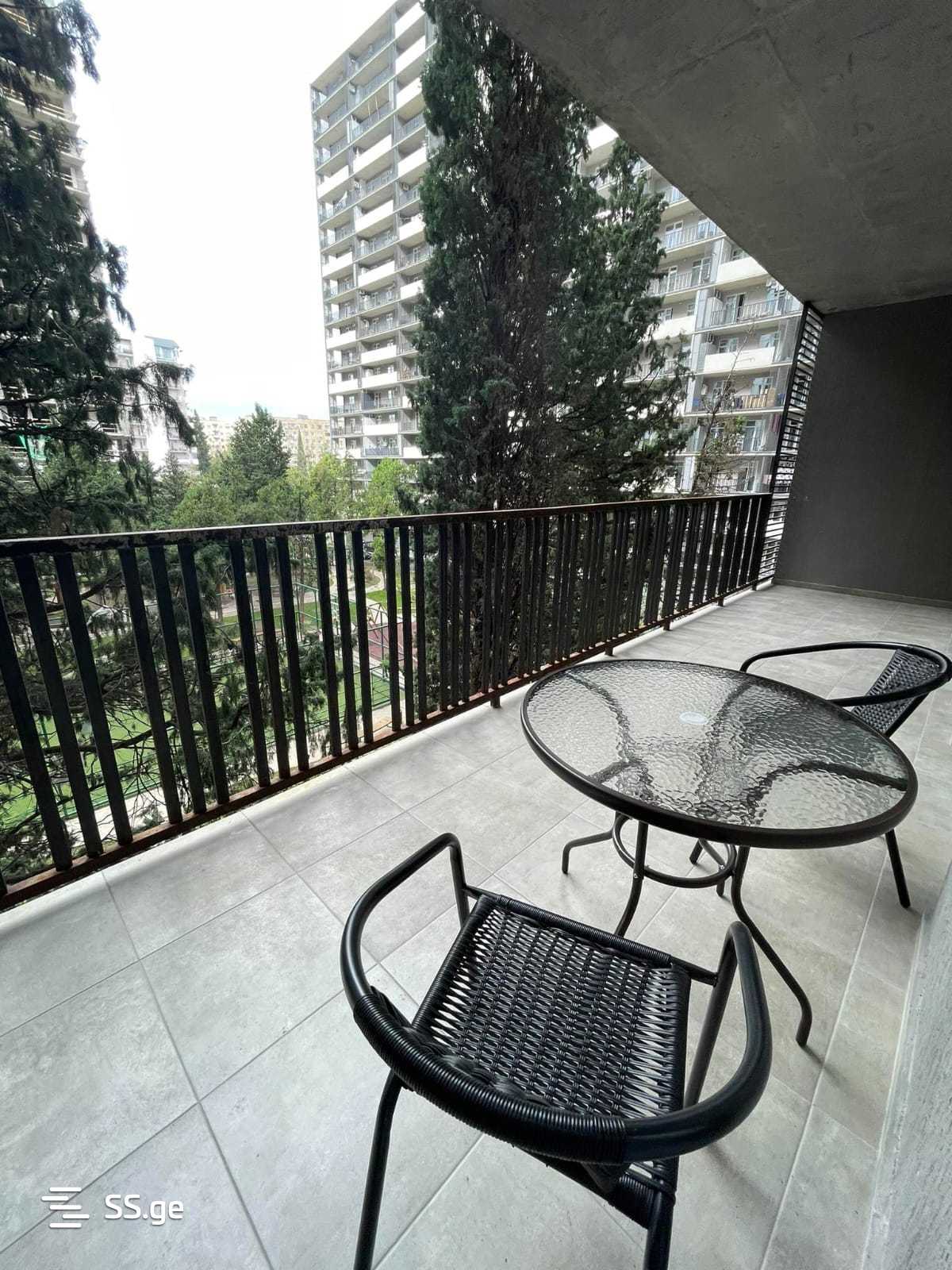3 room Flat For Rent. Isani - Altro