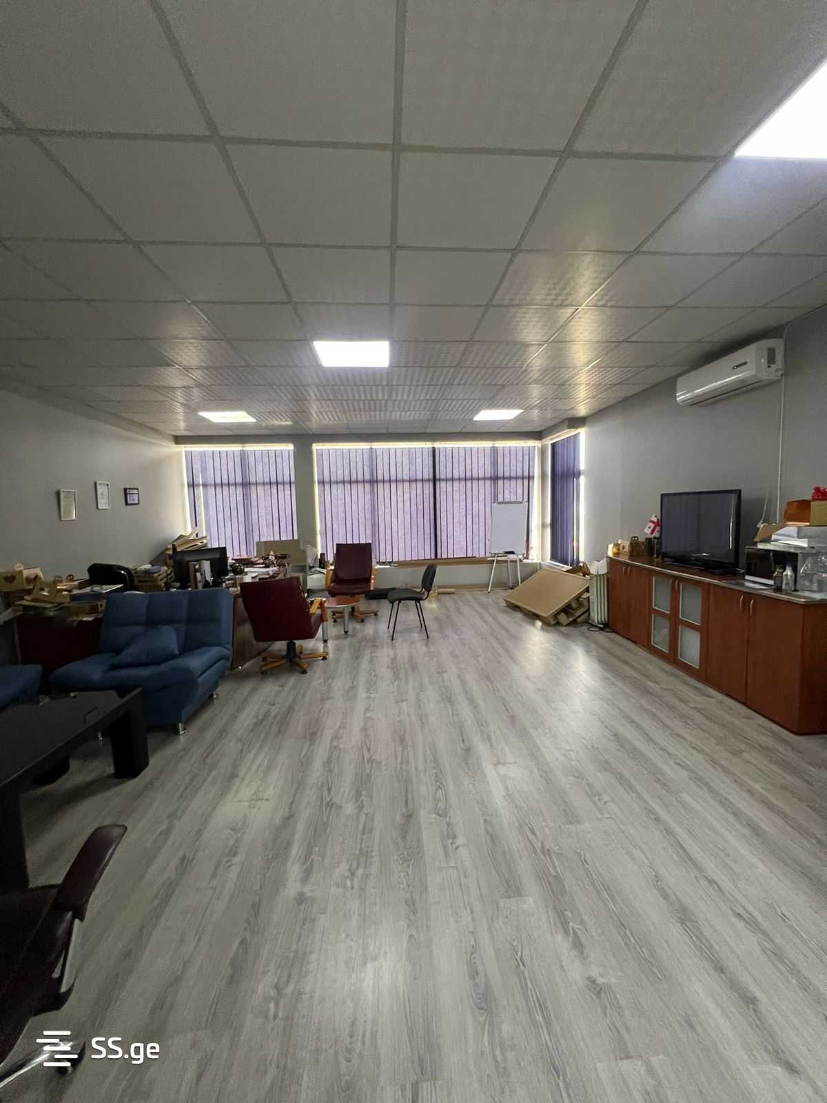Продажа Store-Industrial Property в церовани view 2