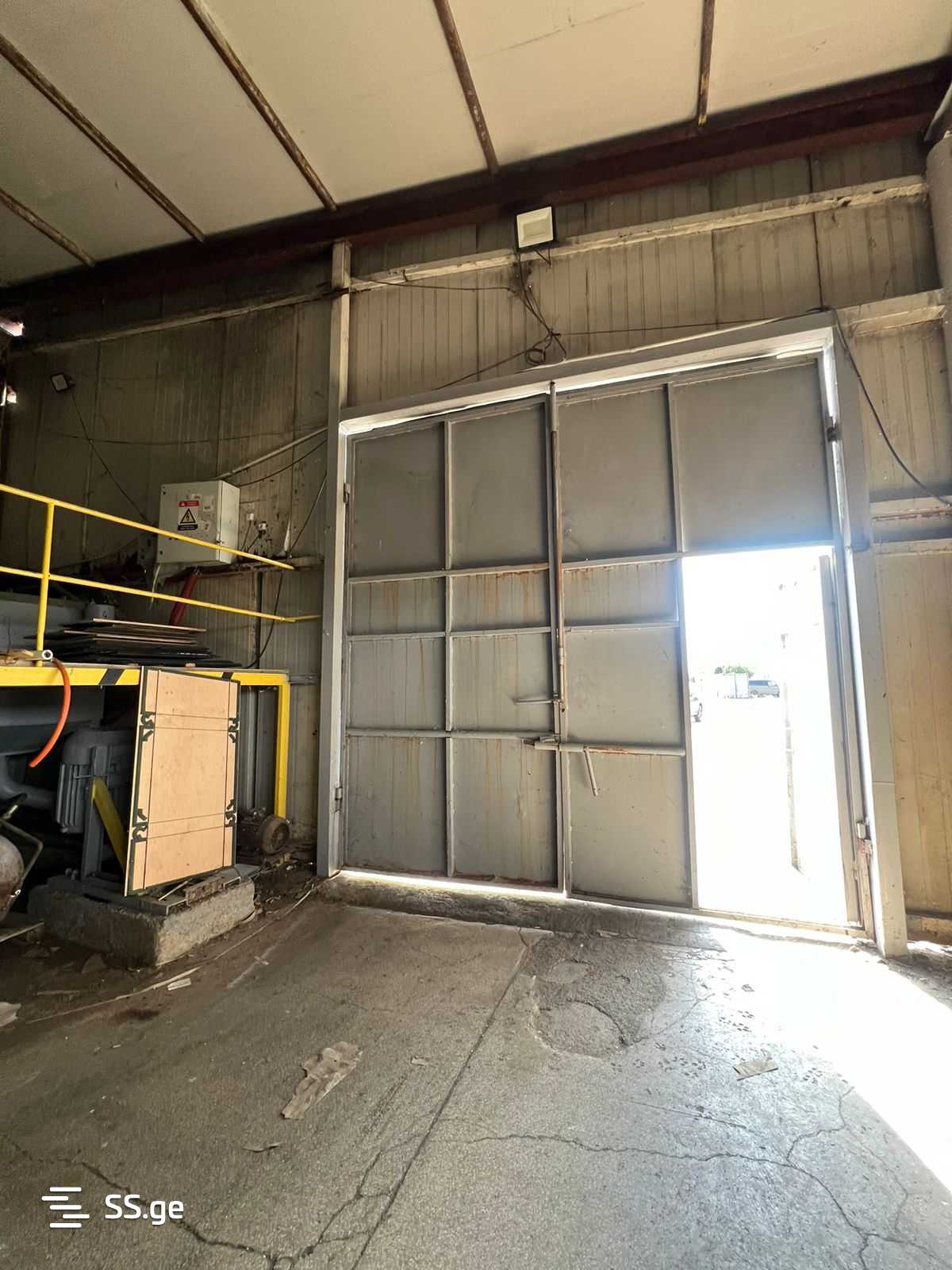 Продажа Store-Industrial Property в церовани view 4