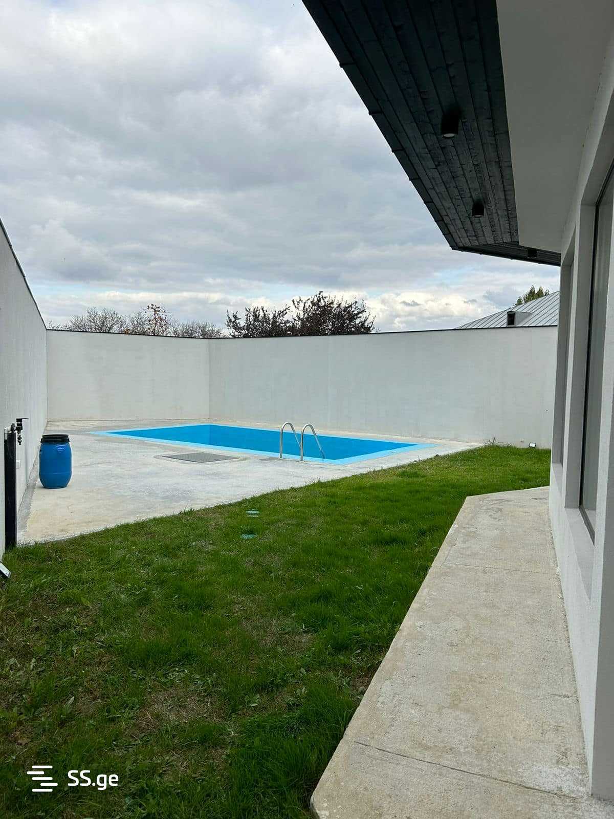 10 Room Private House For Sale view 6