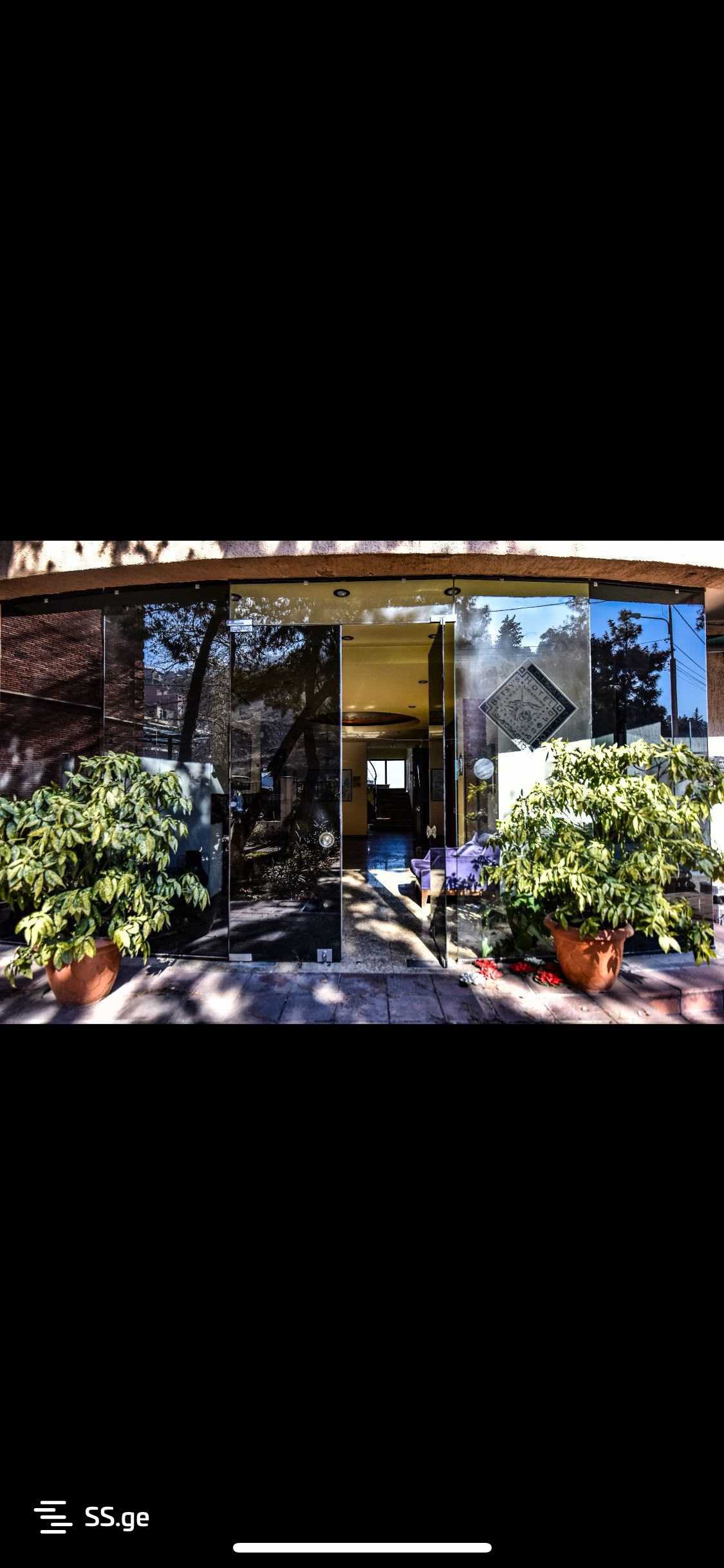 28 Room Hotel For Rent. Vera view 11