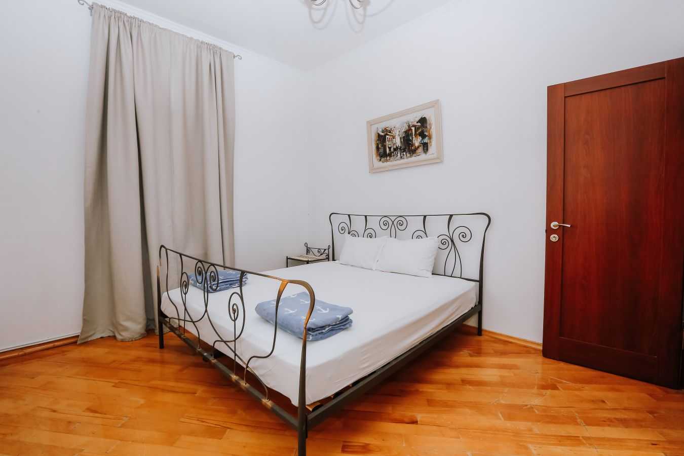 8 Room Private House Daily Rent. Bazaleti view 3