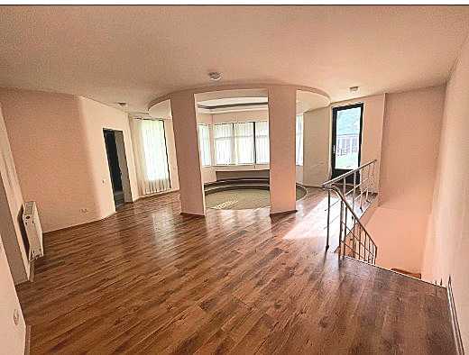 7 Room Private House For Sale view 3