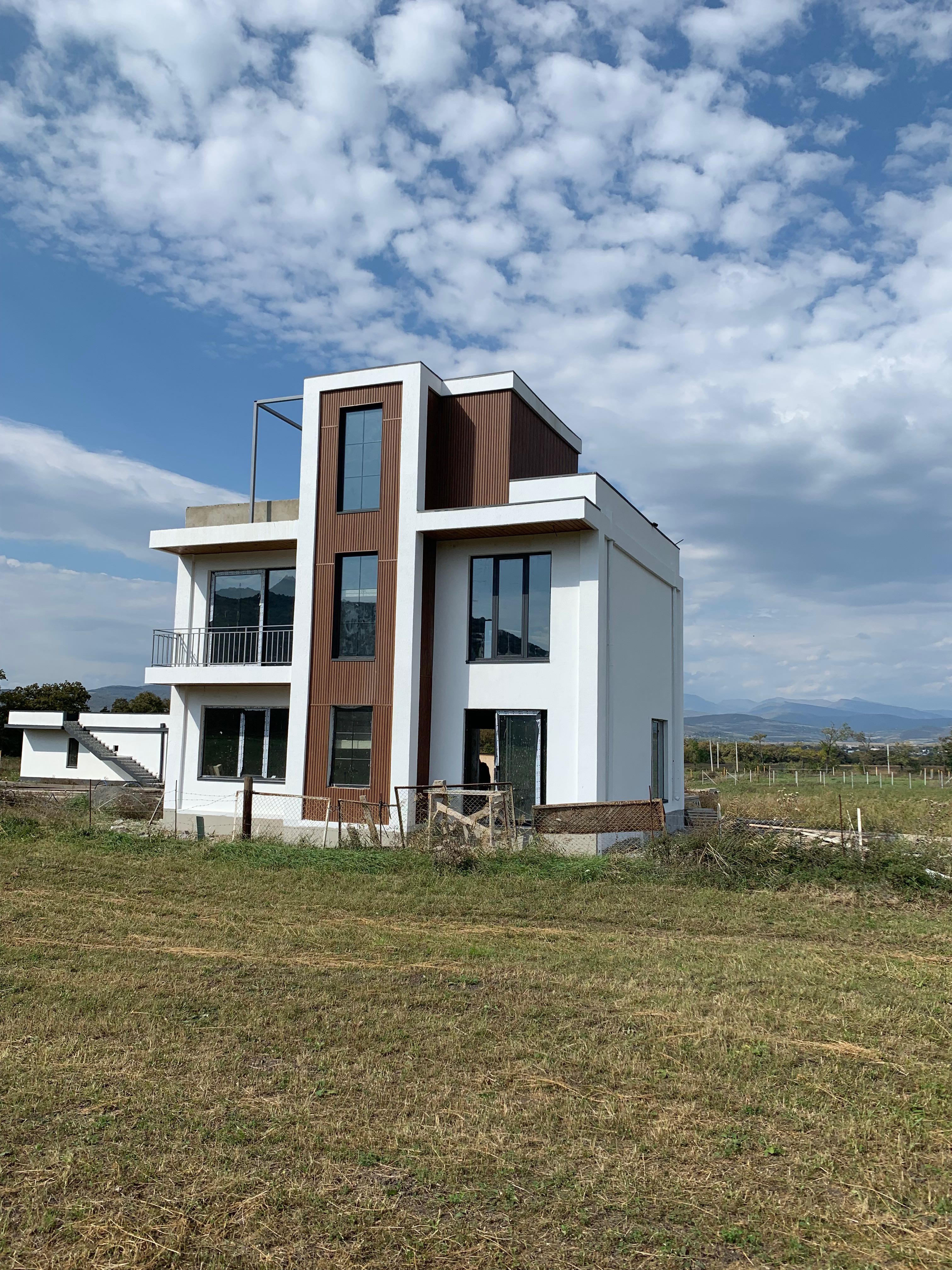 5 Room Private House For Sale view 3