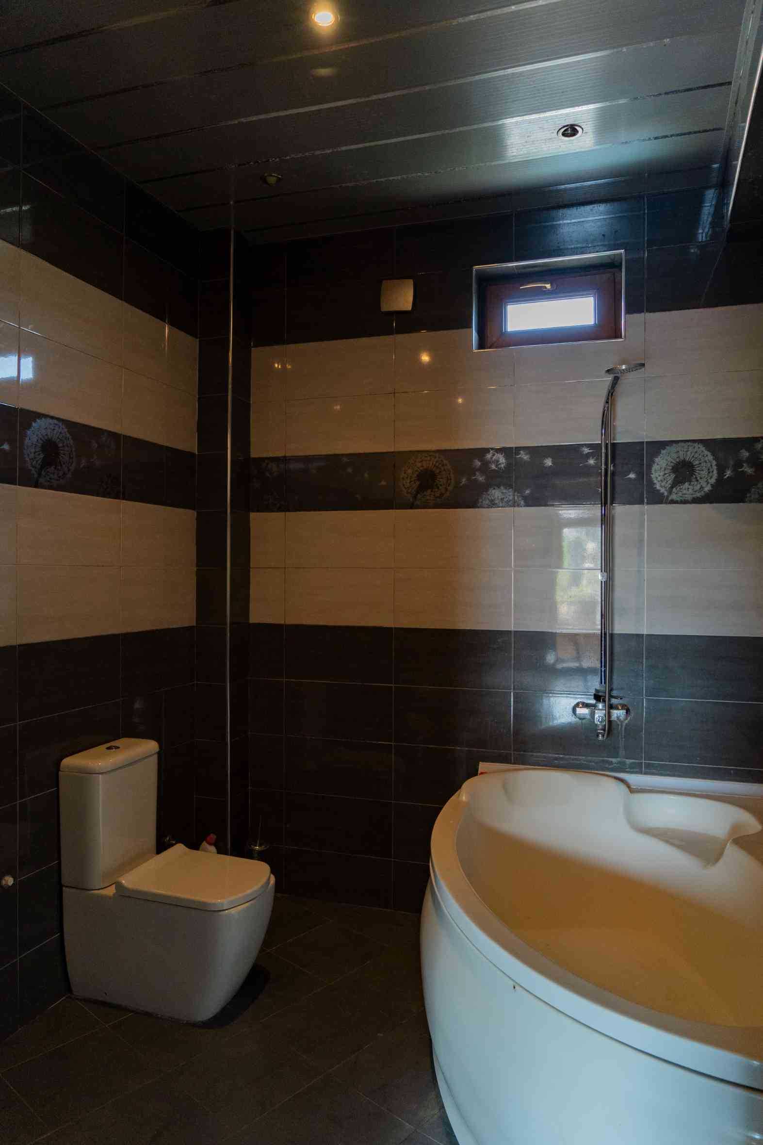 8 Room Private House For Rent. Ortachala view 16
