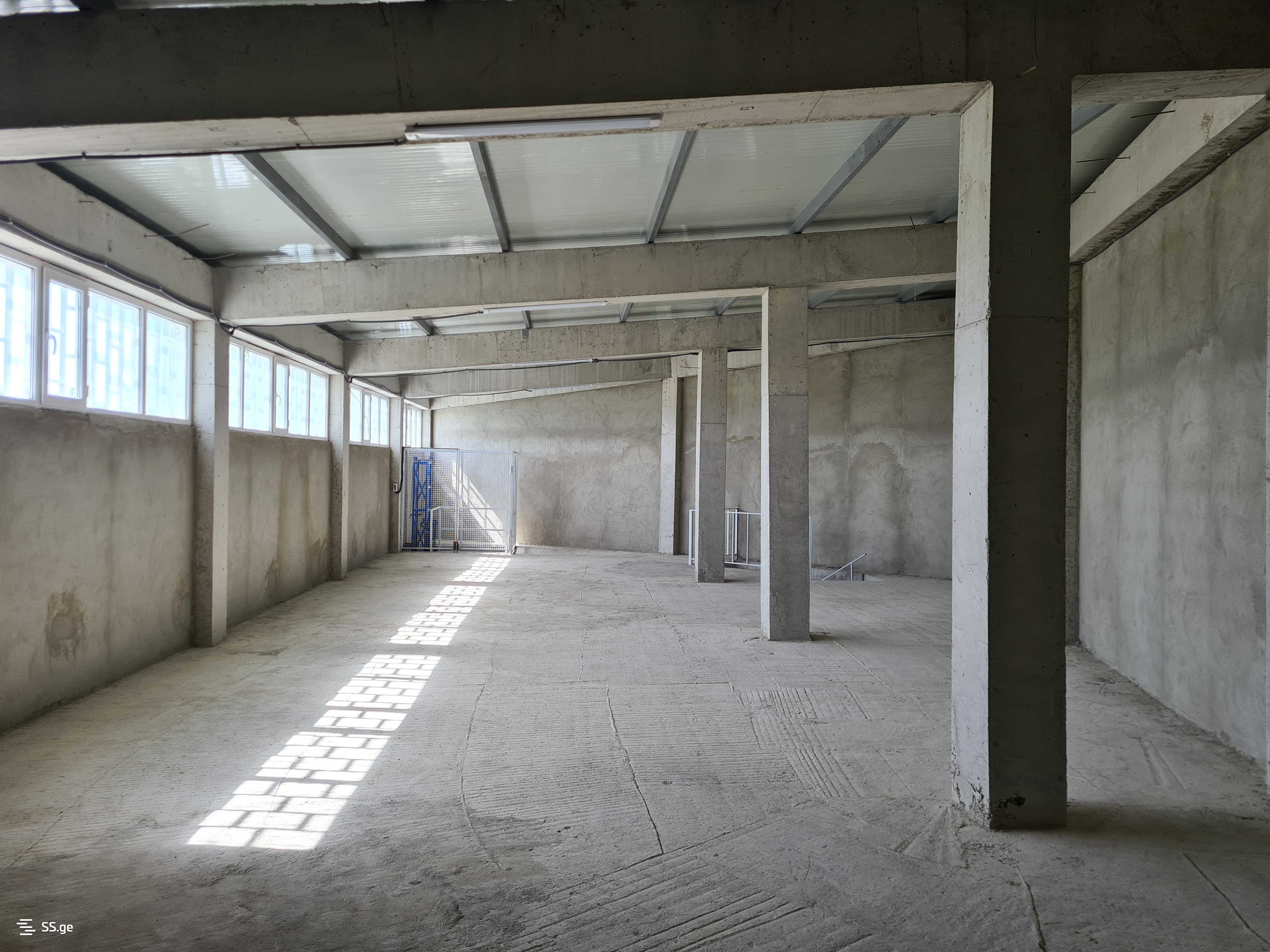 Store-Industrial Property For Rent. Lilo view 5