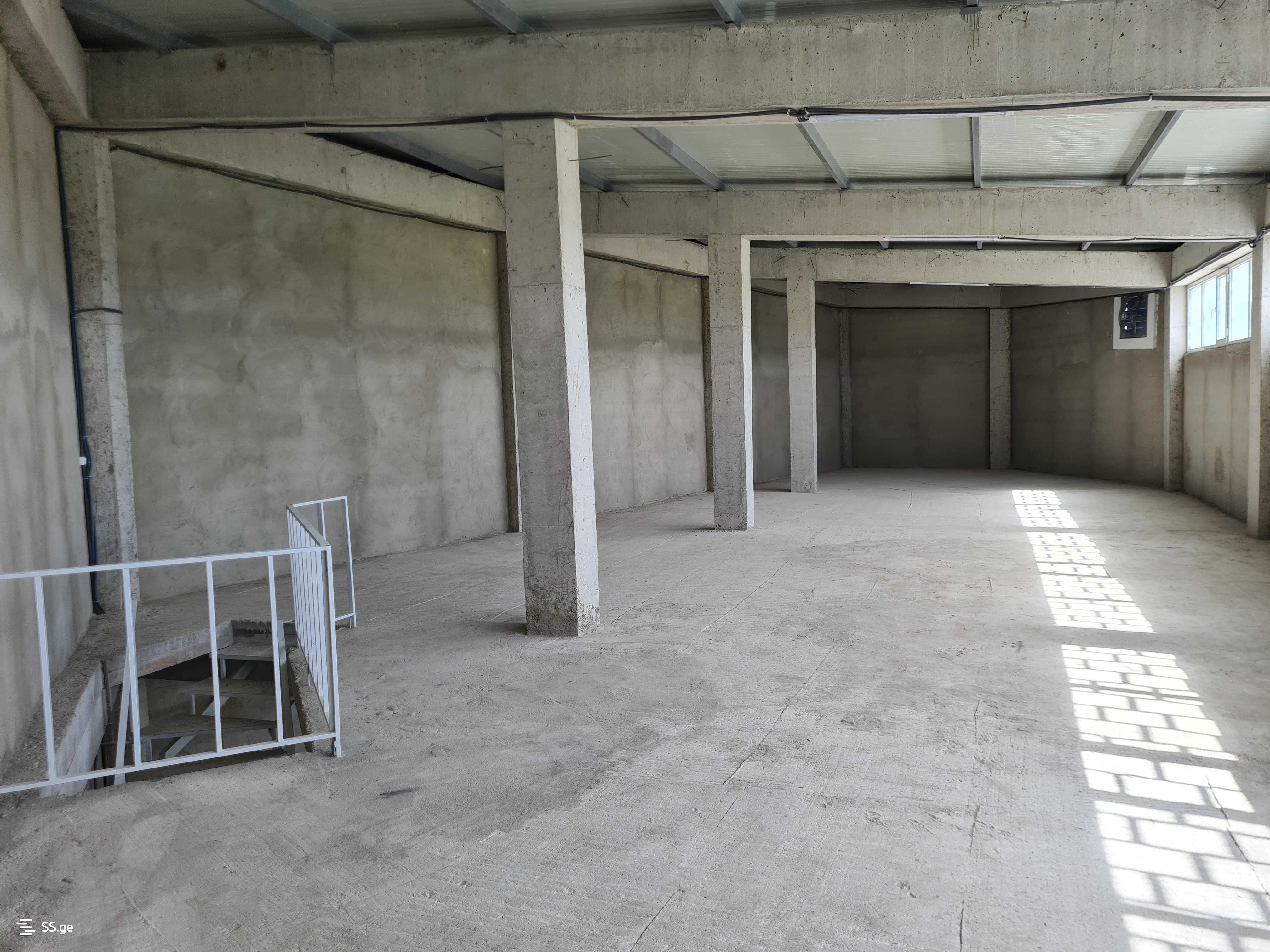 Store-Industrial Property For Rent. Lilo view 4