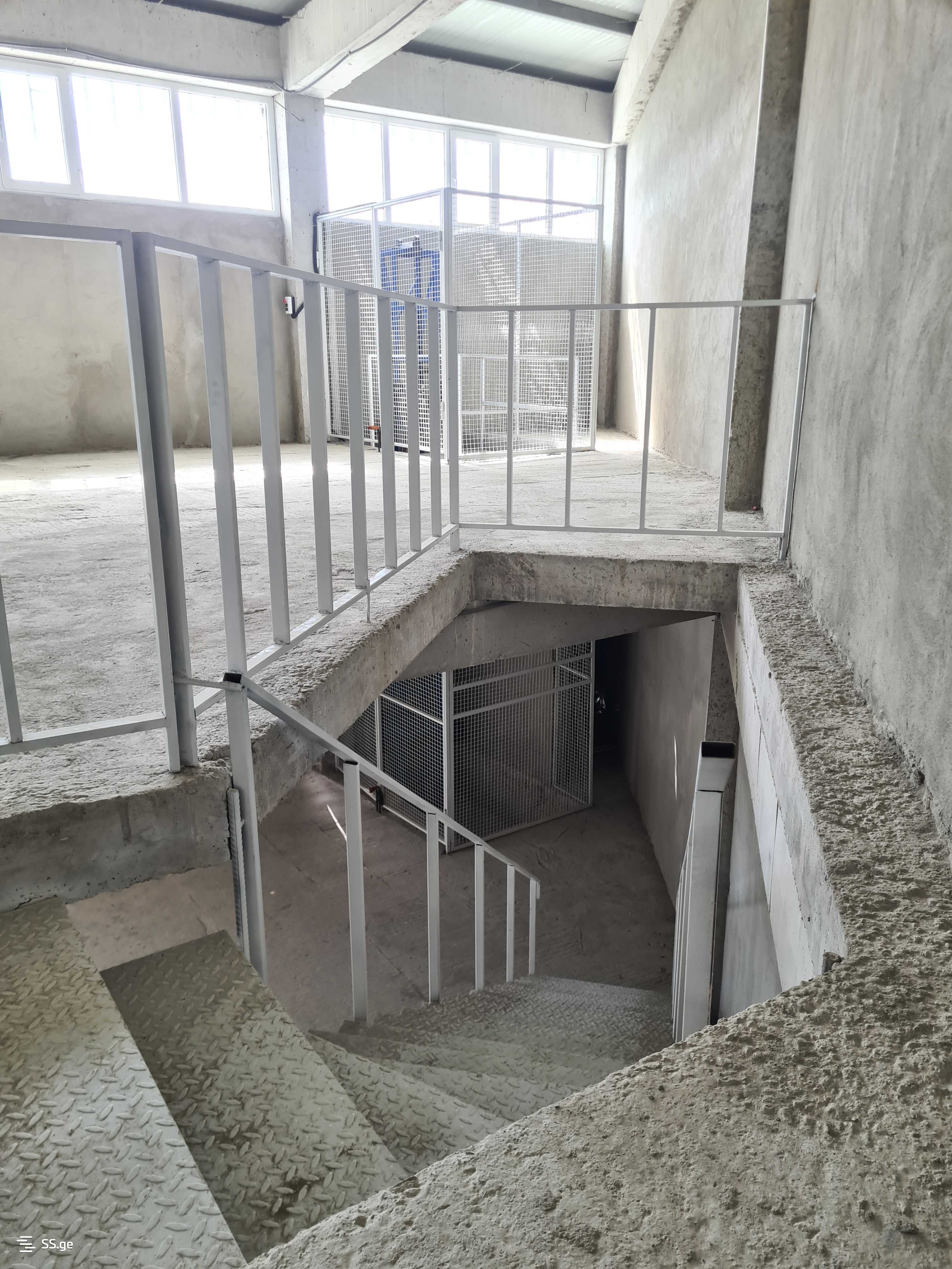 Store-Industrial Property For Rent. Lilo view 3