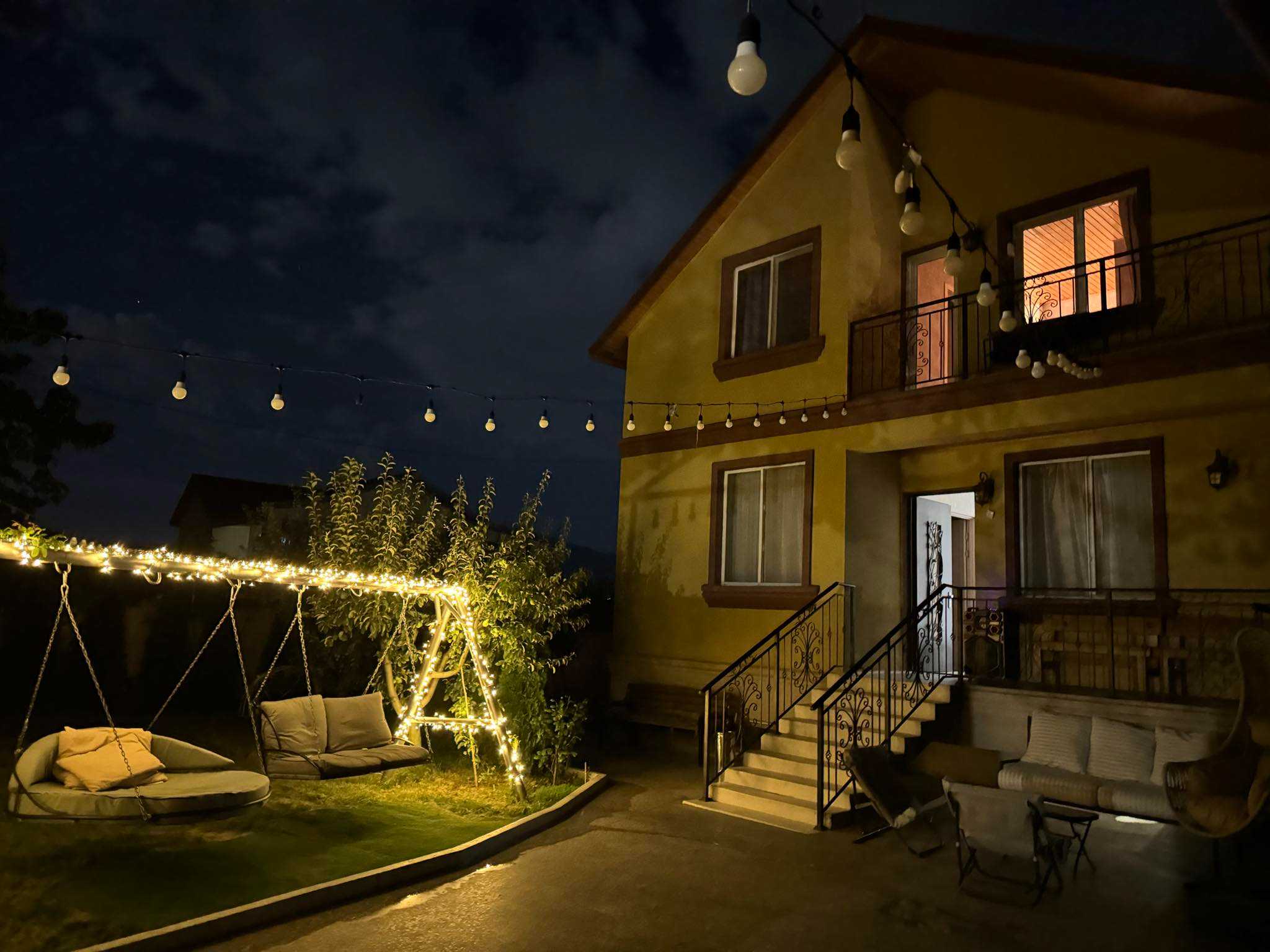 7 Room Summer Cottage Daily Rent. Saguramo, 1 of 4