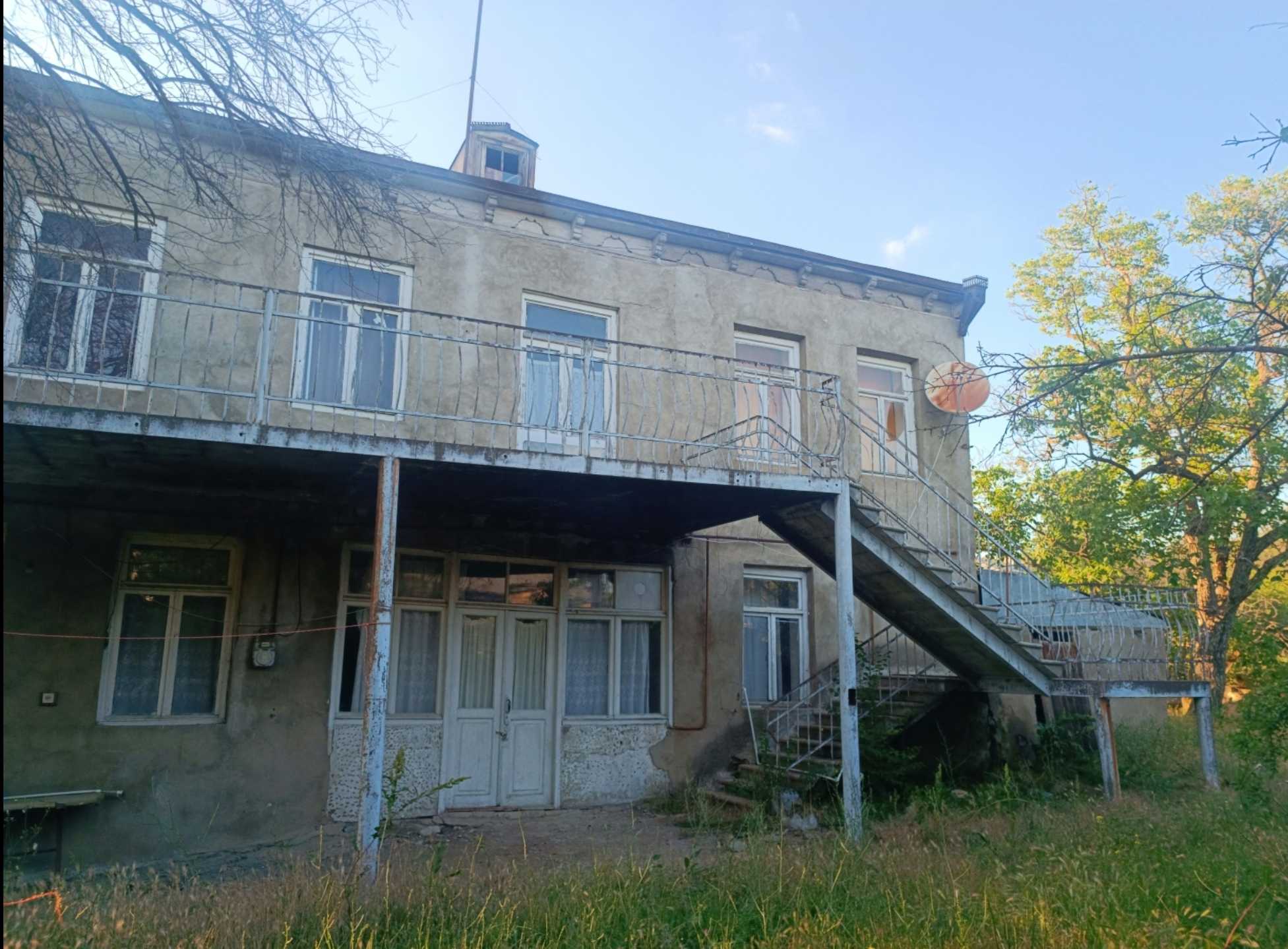 10 Room Private House For Sale view 2