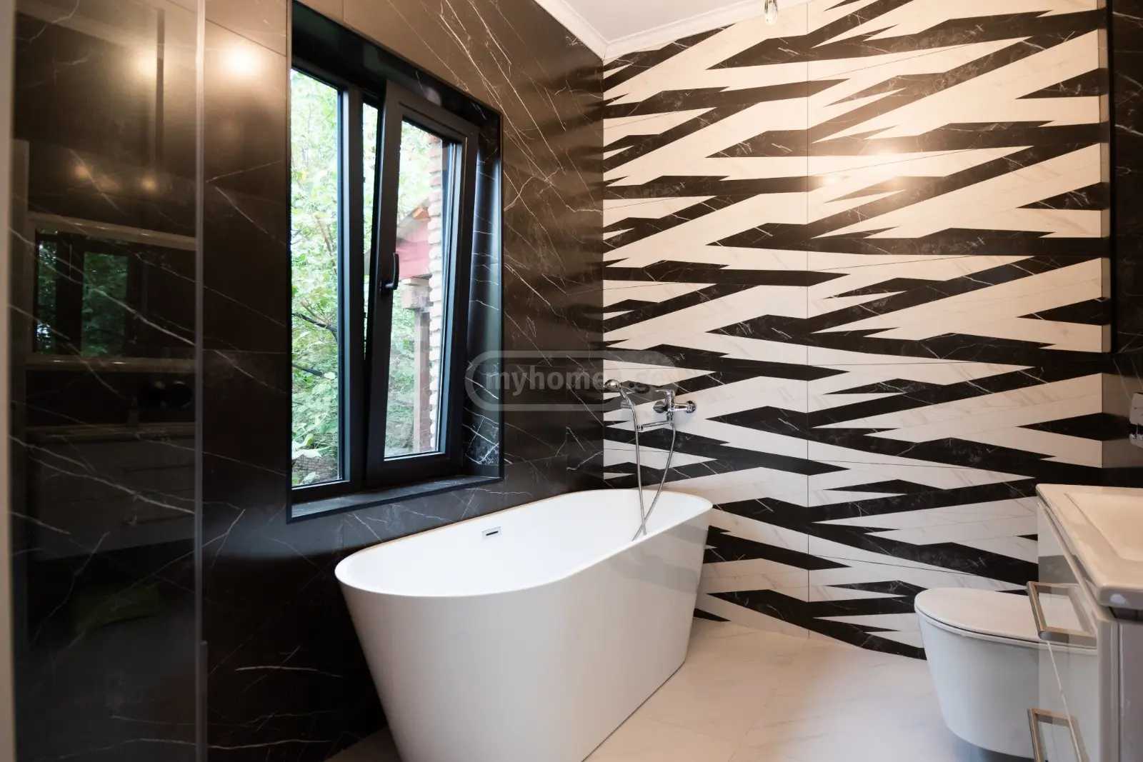 6 Room Private House For Rent. Mtatsminda, 1 of 12