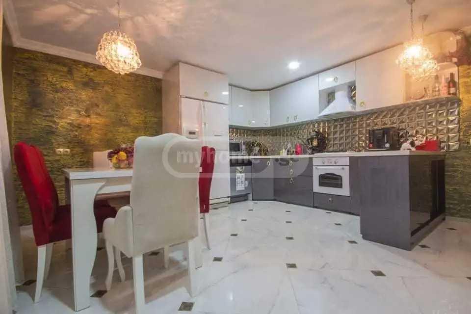 10 Room Private House For Sale view 5