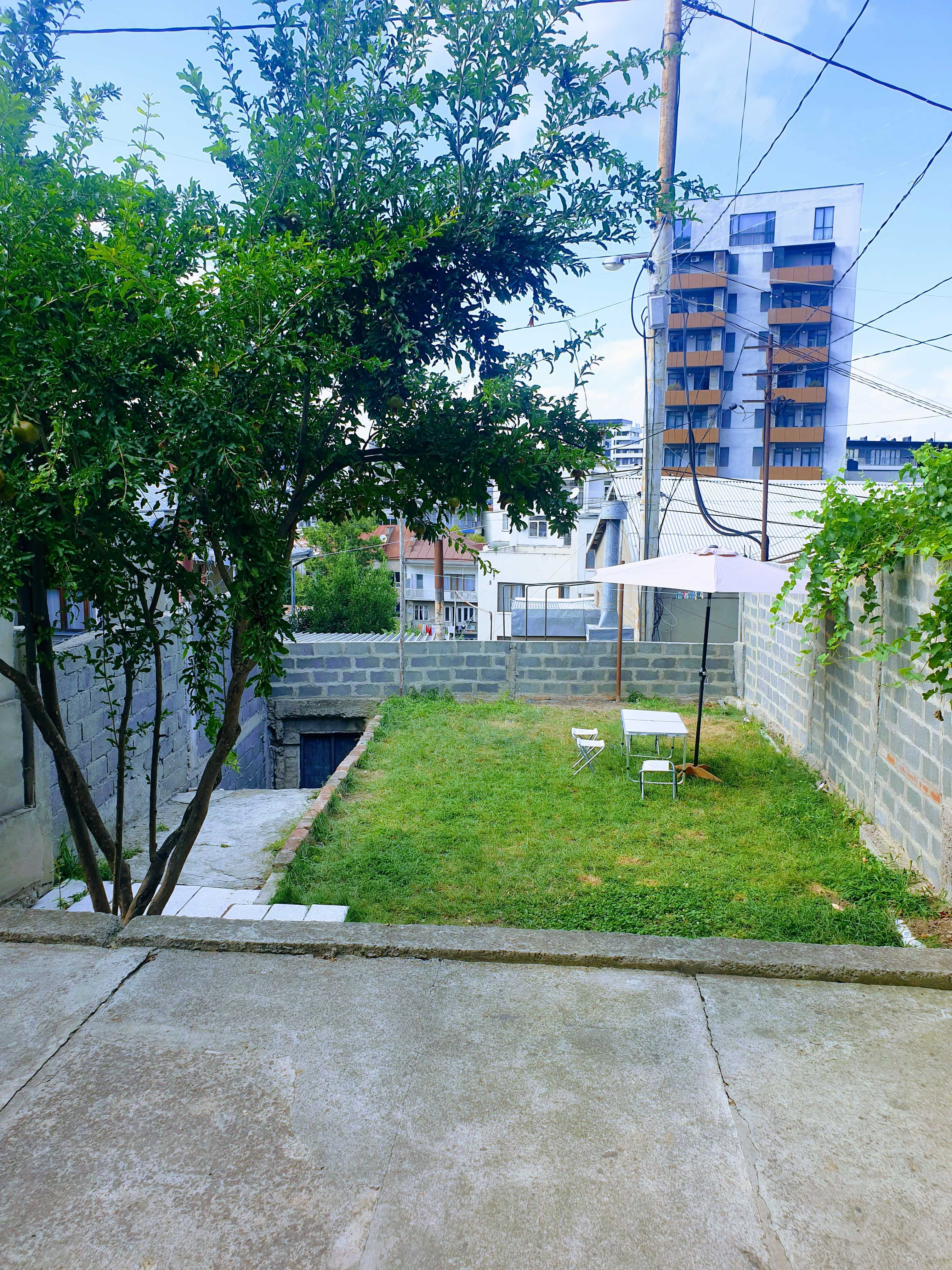8 Room Private House For Sale view 3