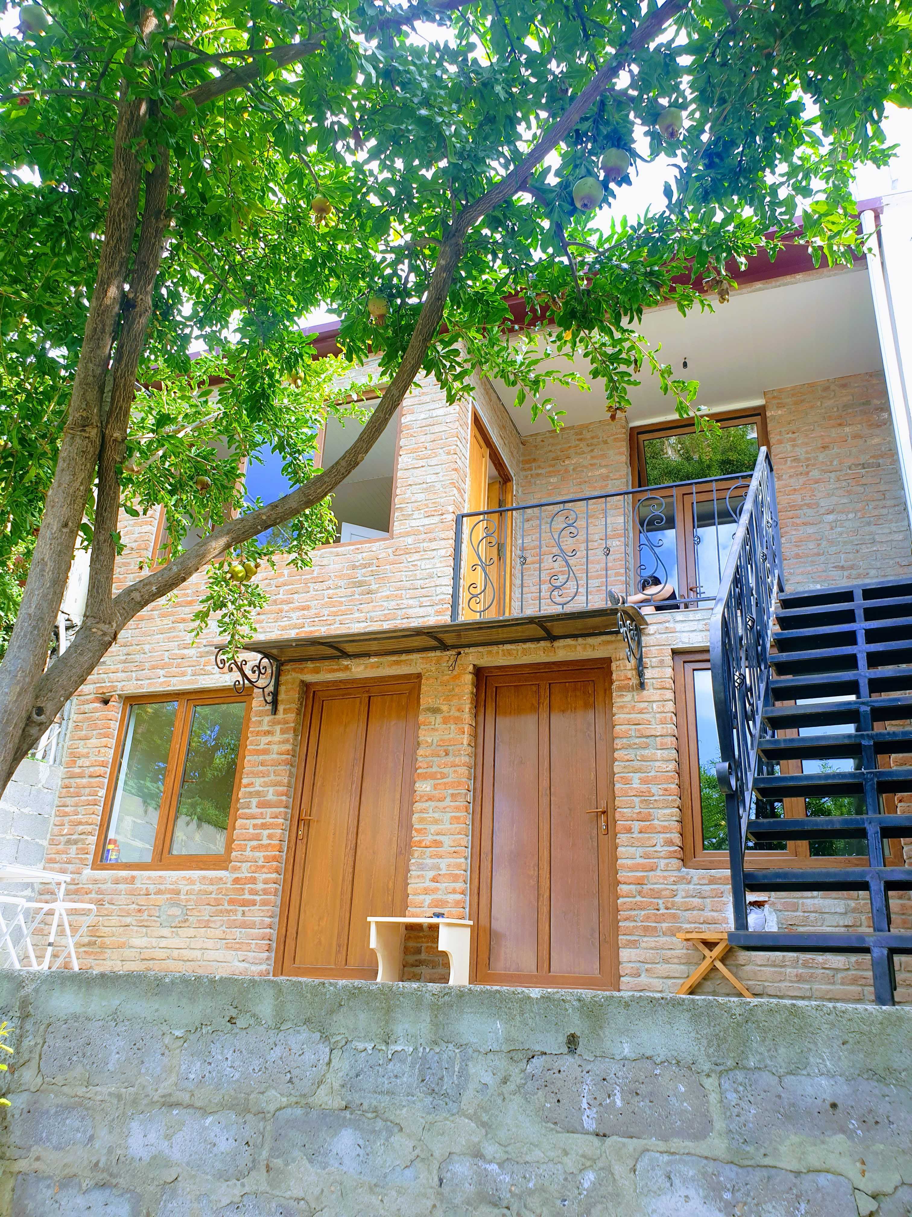 8 Room Private House For Sale view 1