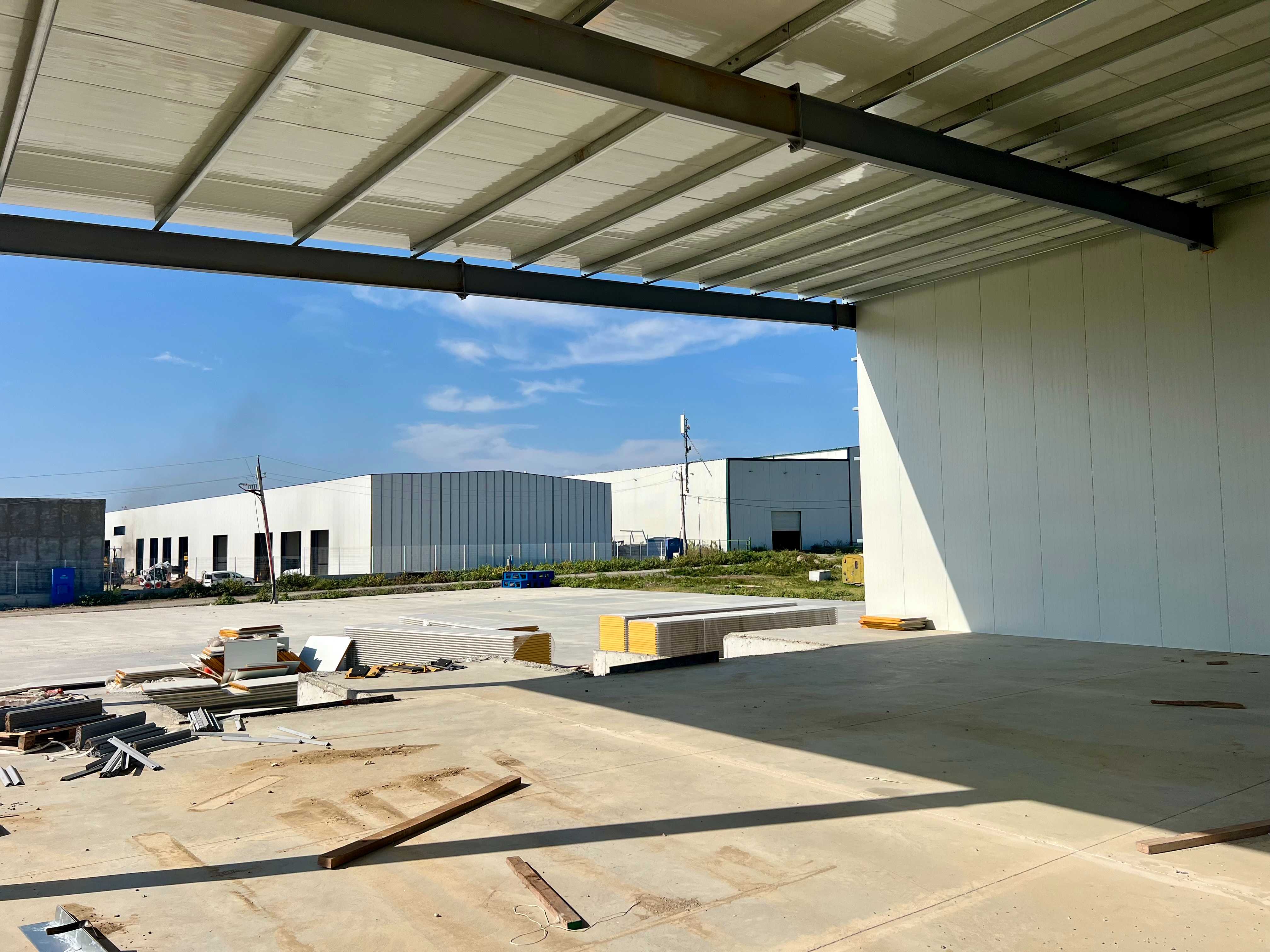 Store-Industrial Property For Rent. Lilo view 5