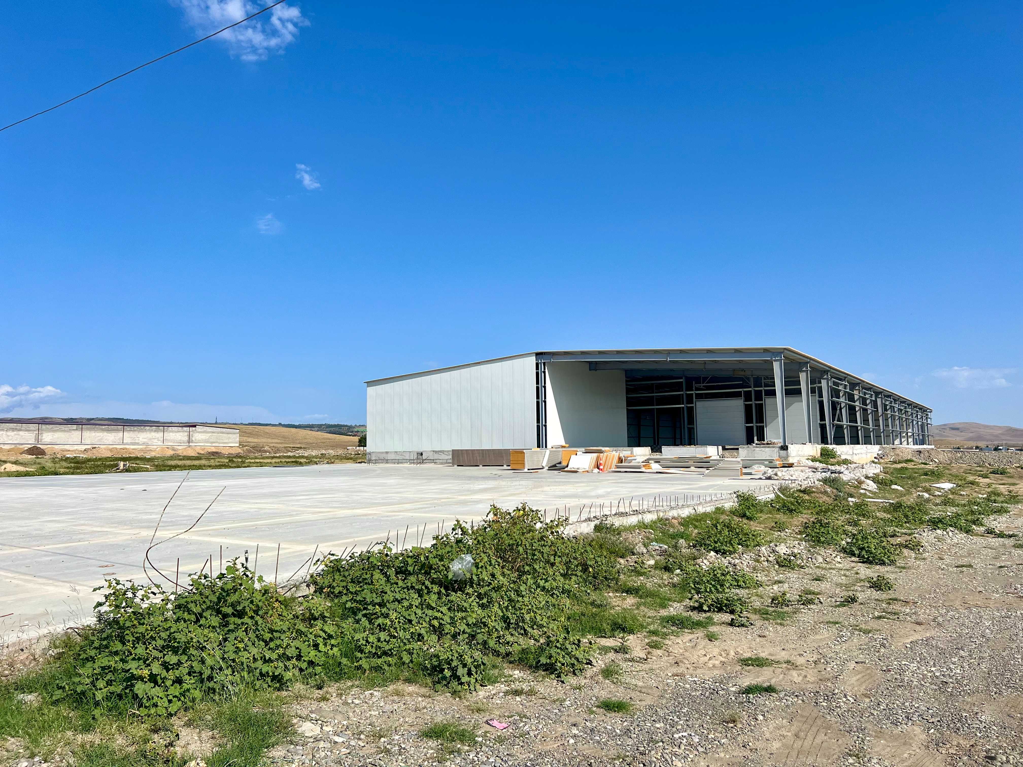 Store-Industrial Property For Rent. Lilo view 4