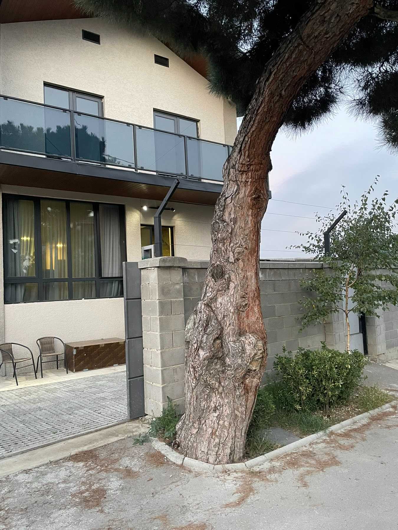 8 Room Private House For Sale view 2