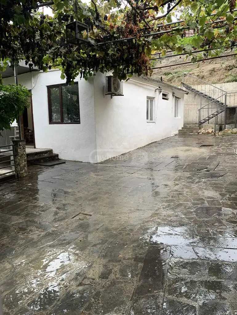 6 Room Private House For Sale view 2
