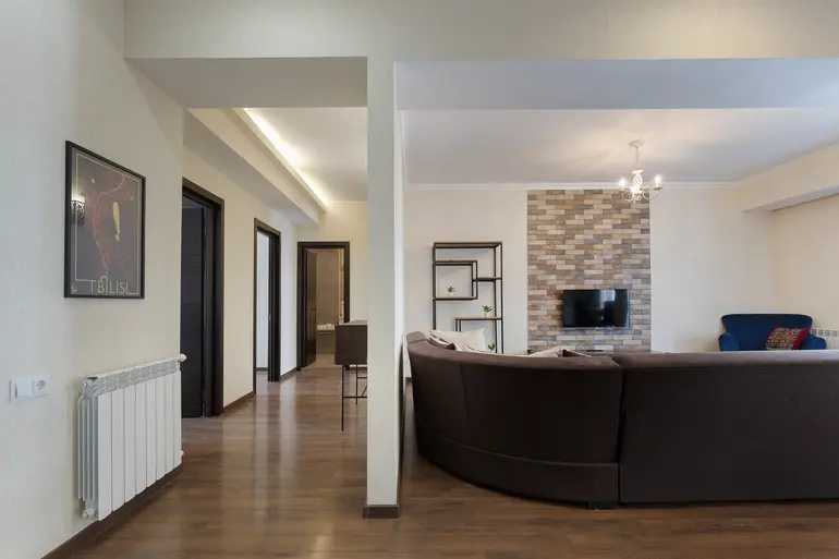4 Room Flat For Rent. Vake view 3