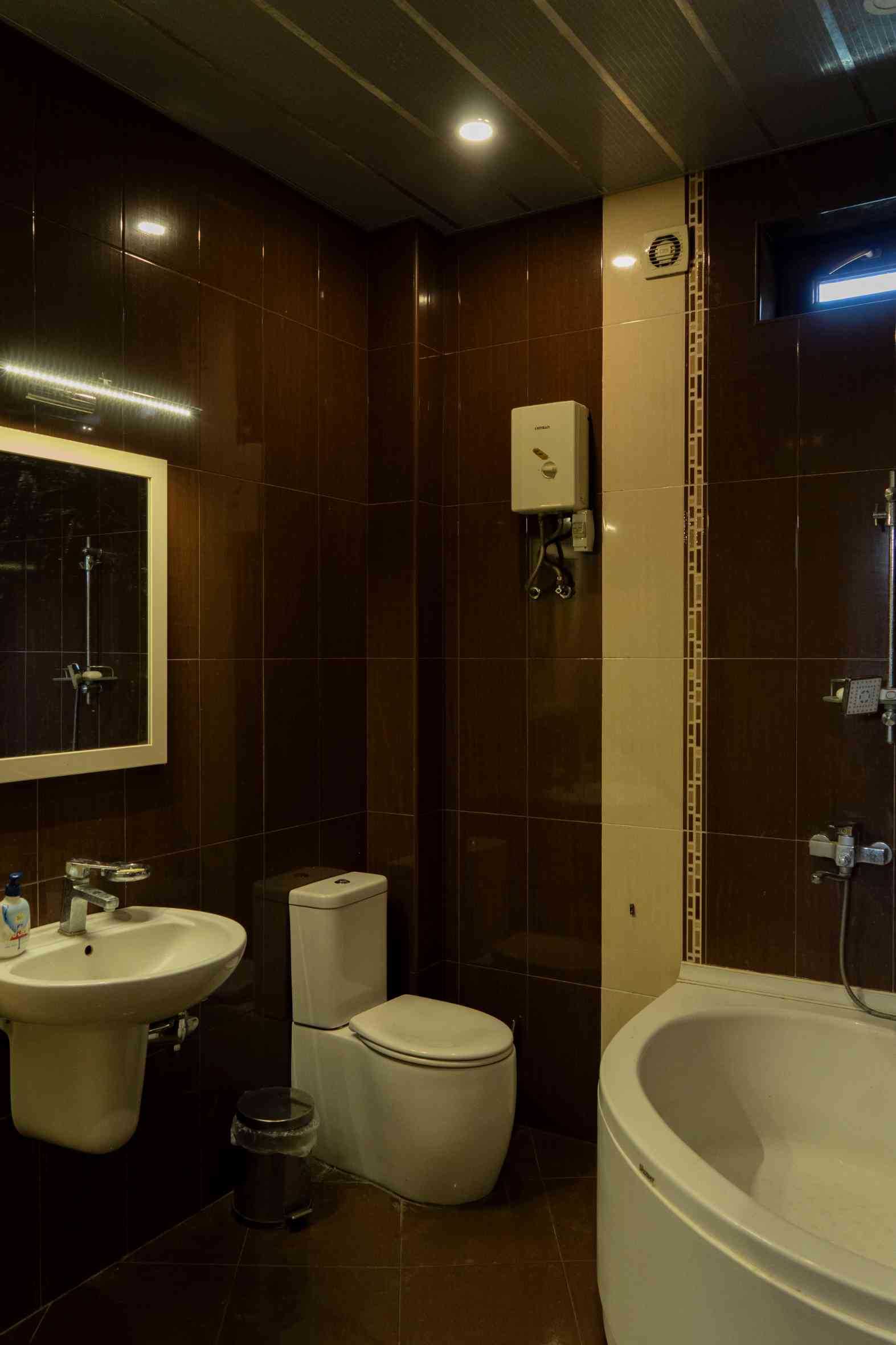 8 Room Private House For Rent. Ortachala view 12