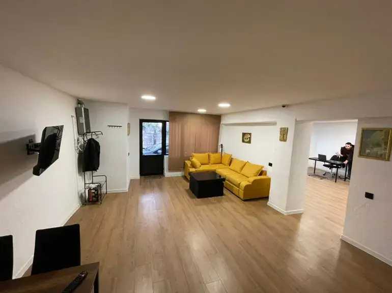 Commercial space For Rent. Districts of VazhaPshavela , 900