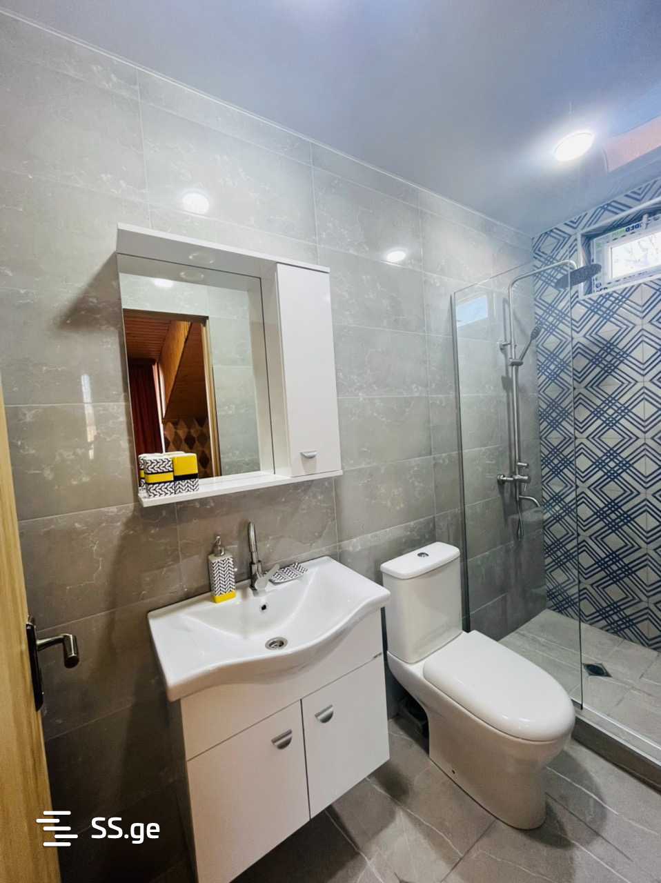 8 Room Private House For Rent. Isani view 36