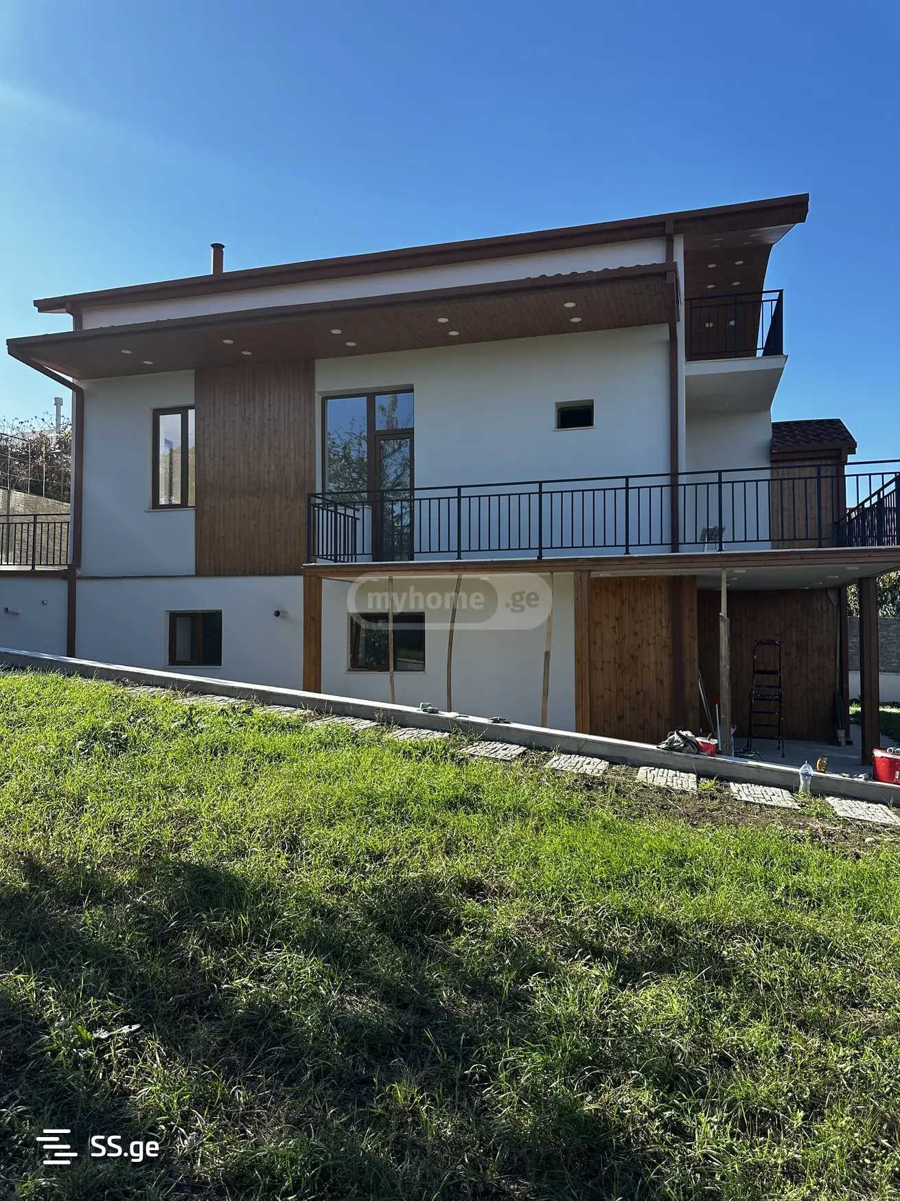 7 Room Private House For Sale view 2