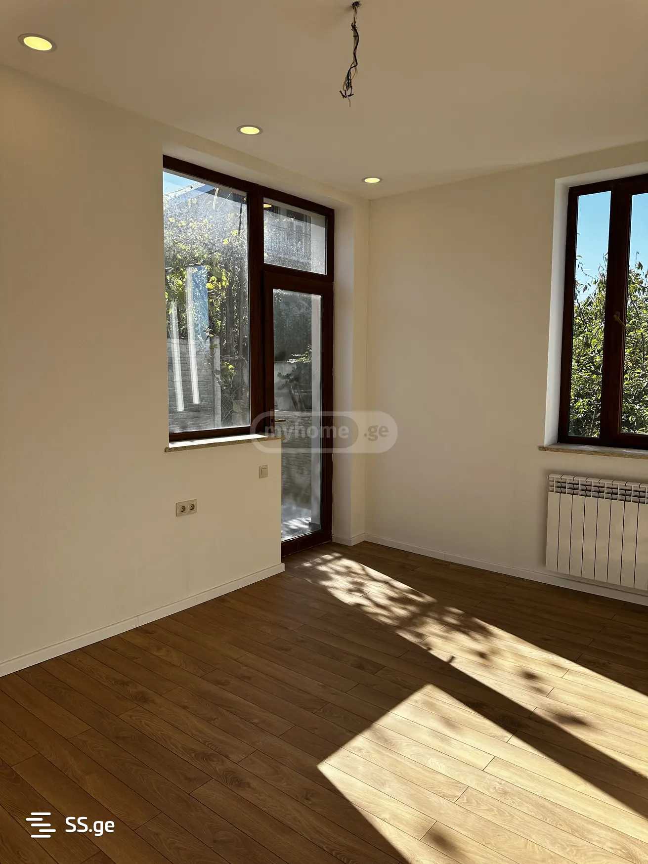 7 Room Private House For Sale view 10