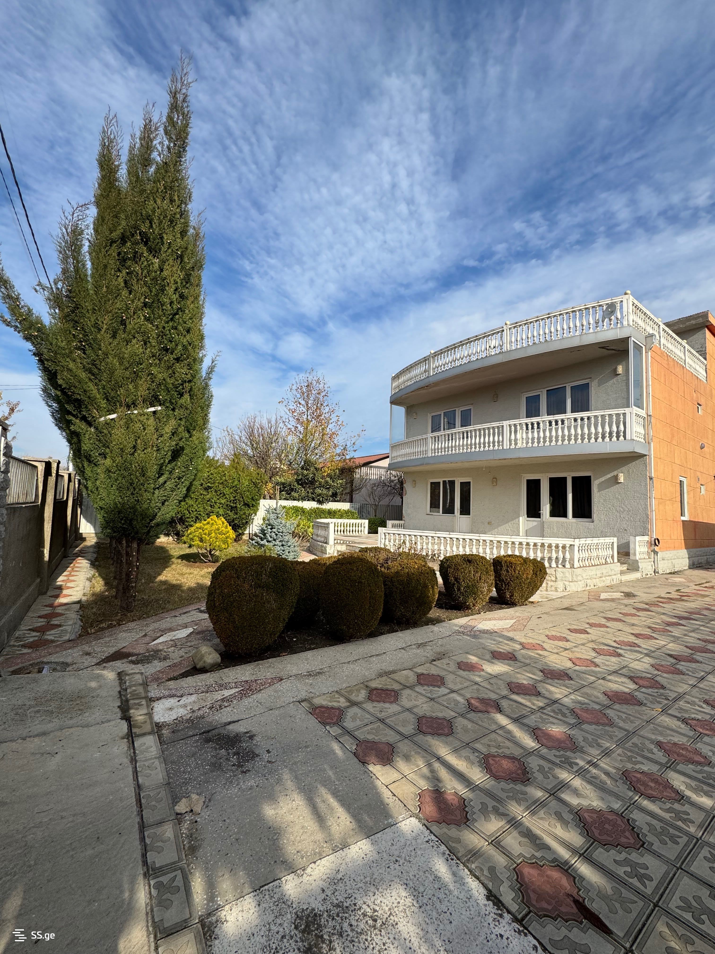 8 Room Private House For Rent. Ponichala view 2