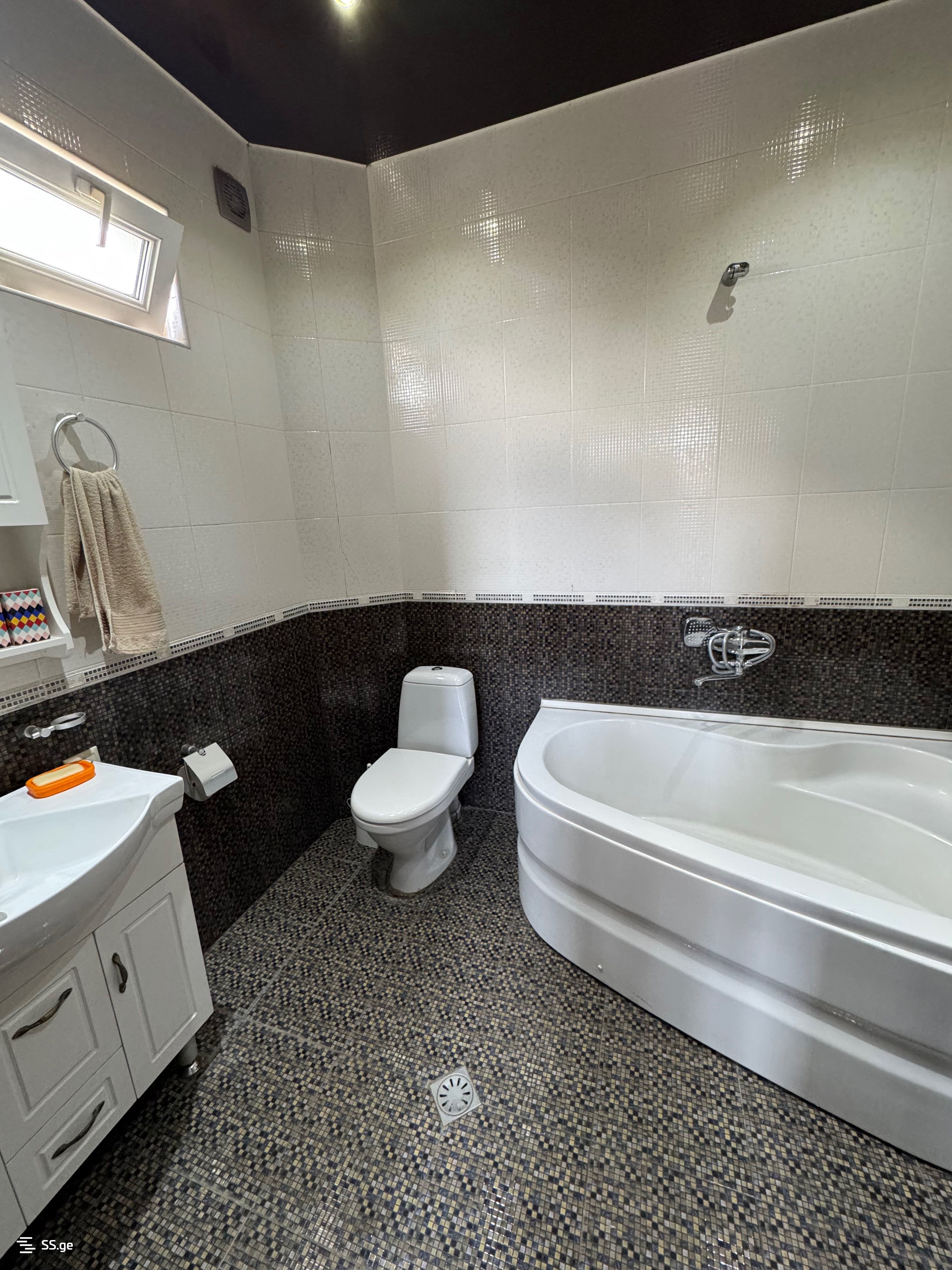 8 Room Private House For Rent. Ponichala view 9