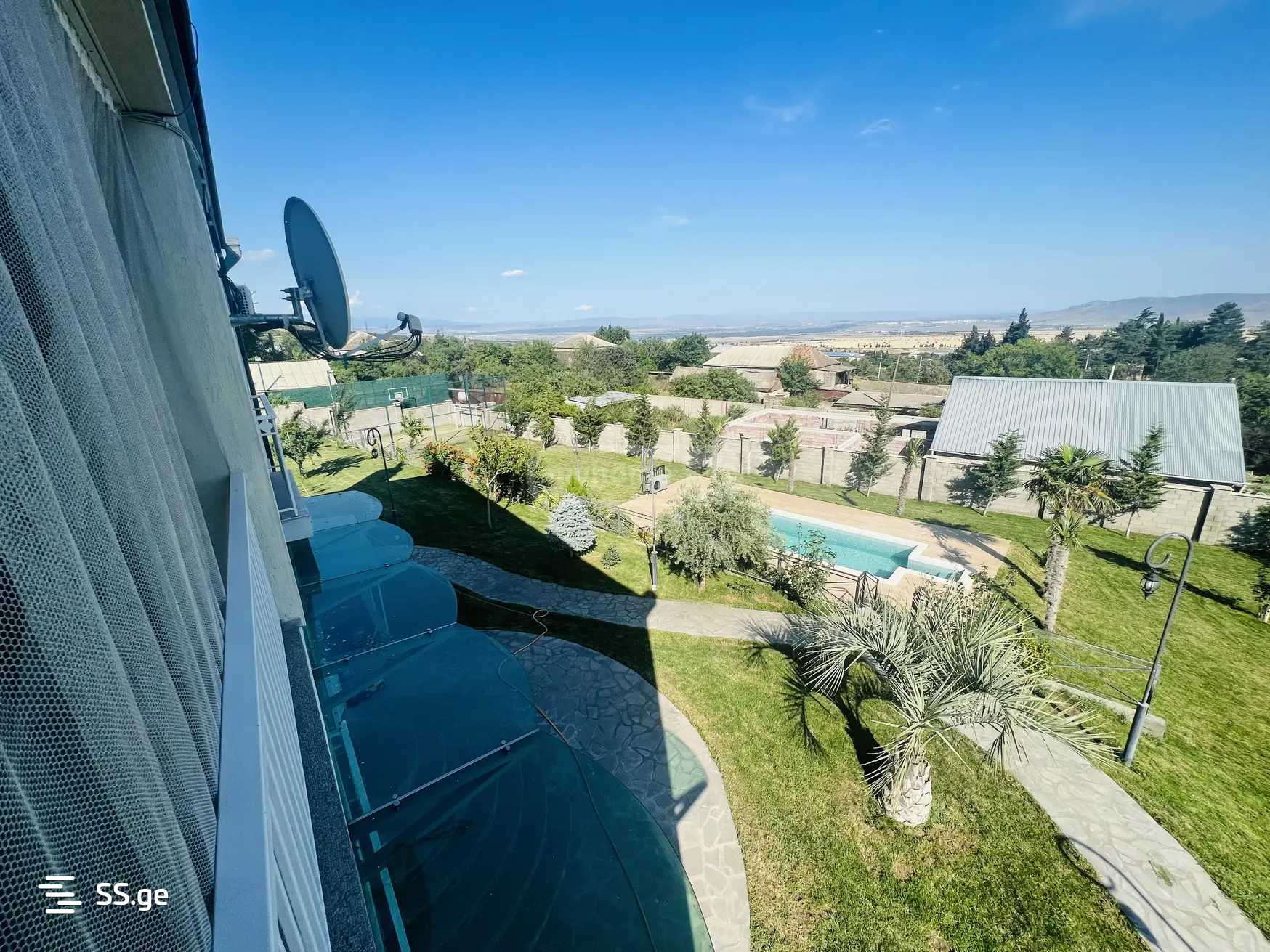 8 Room Private House For Rent. Ortachala view 3