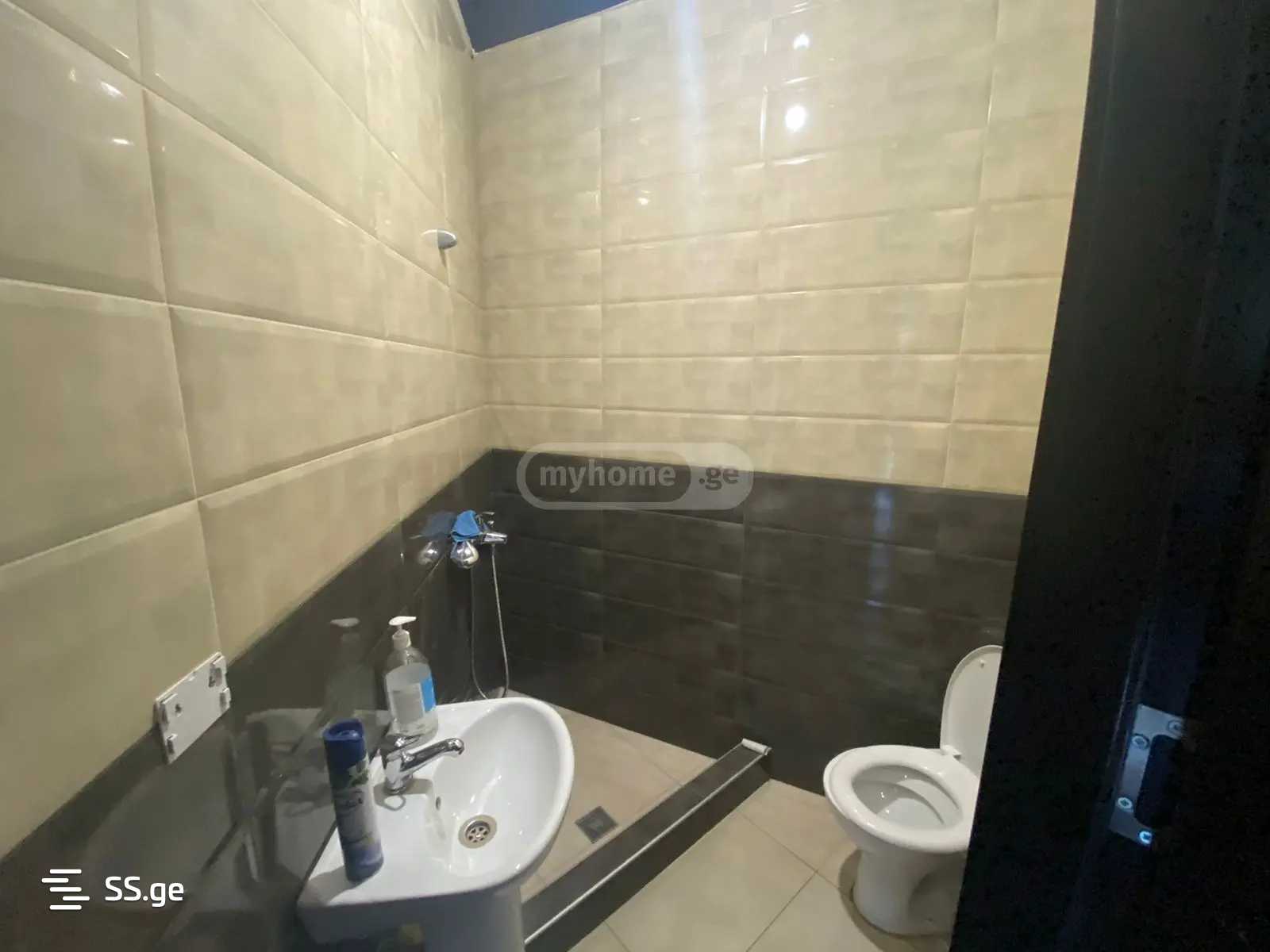 Commercial Space For Rent. Digomi view 4