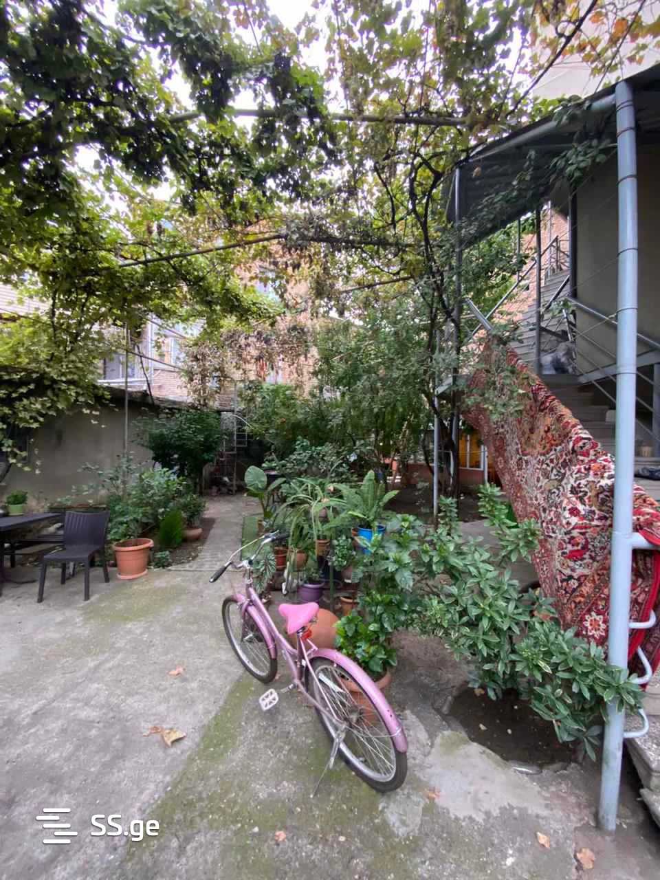 10 Room Private House For Sale view 12