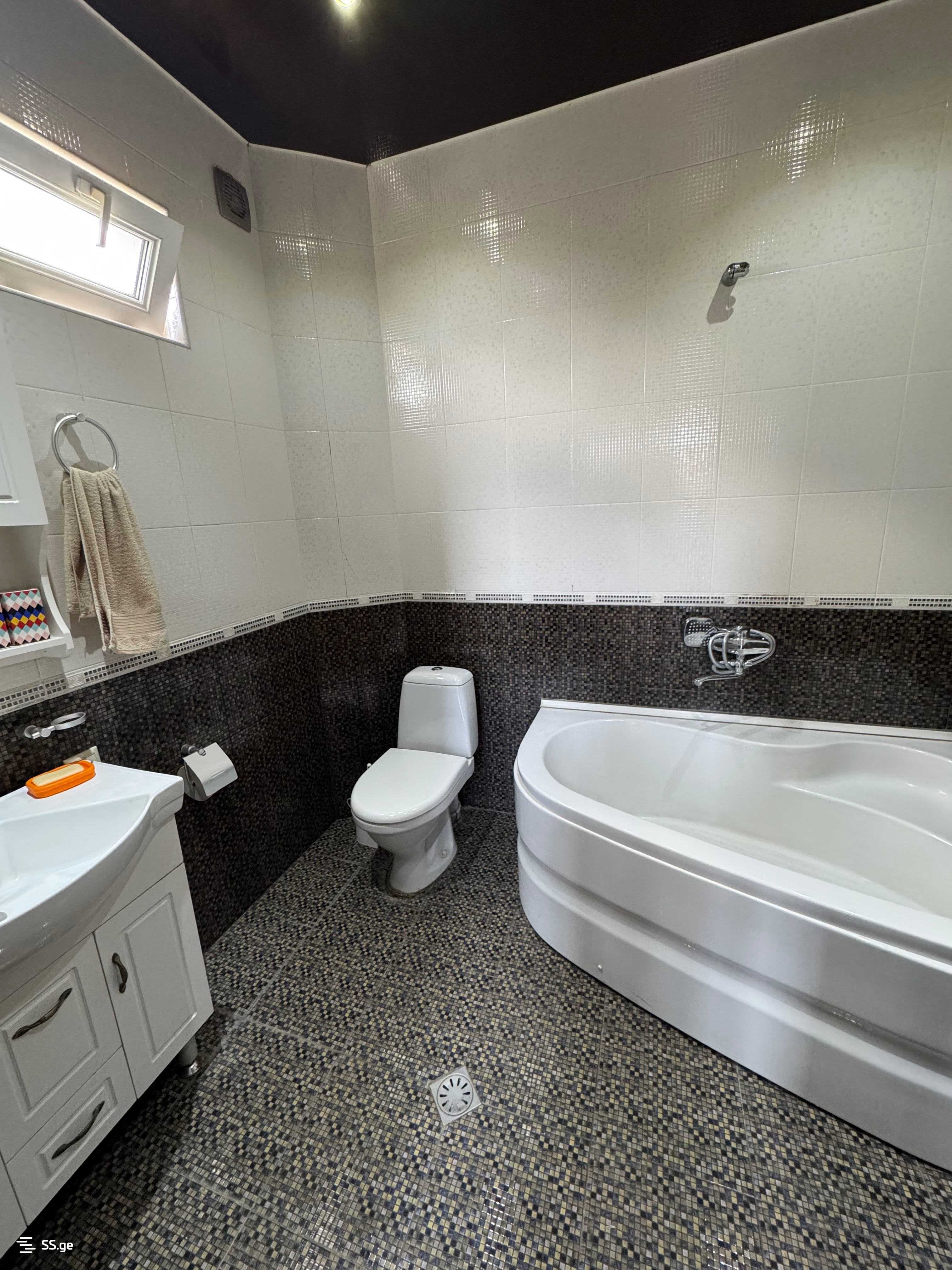 8 Room Private House For Rent. Ponichala view 9