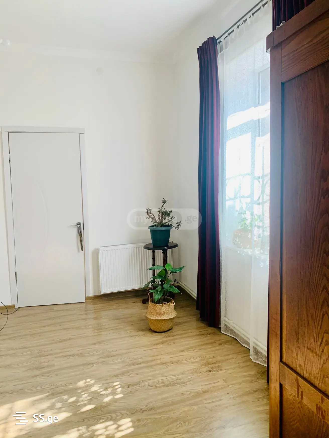 3 Room Flat For Sale