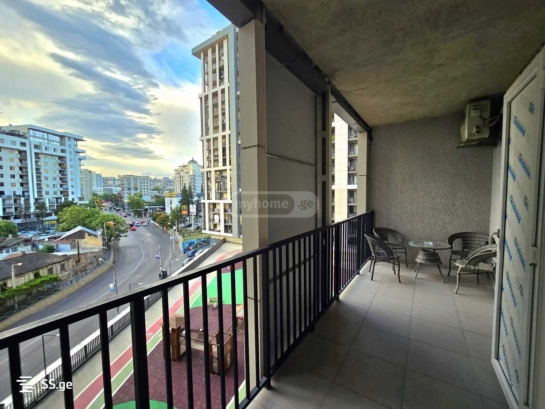 2 Room Flat Daily Rent. Isani view 3