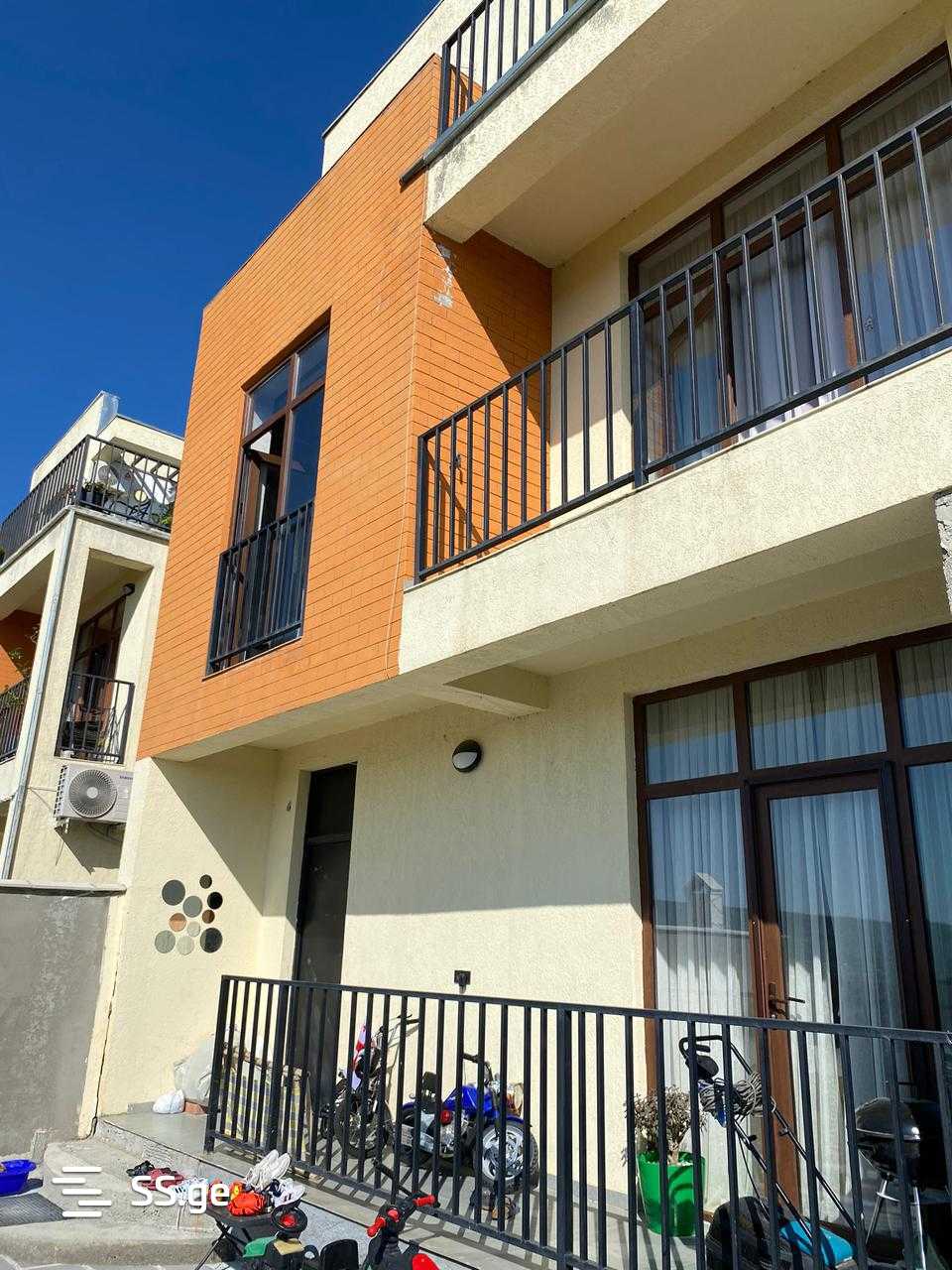 6 Room Private House For Sale view 1