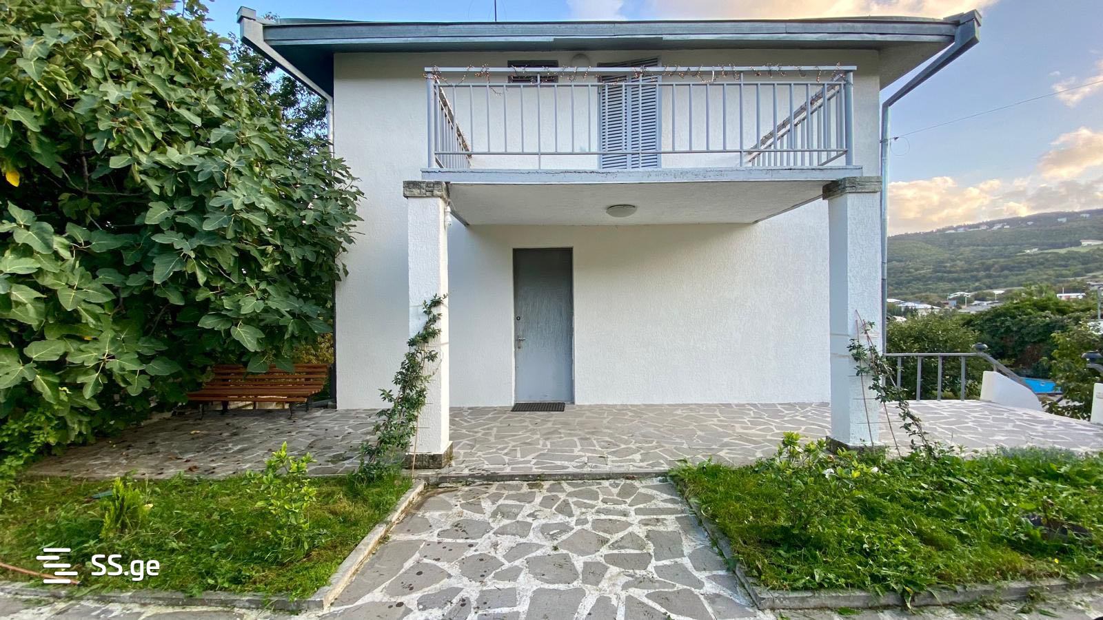 6 Room Private House For Sale view 3