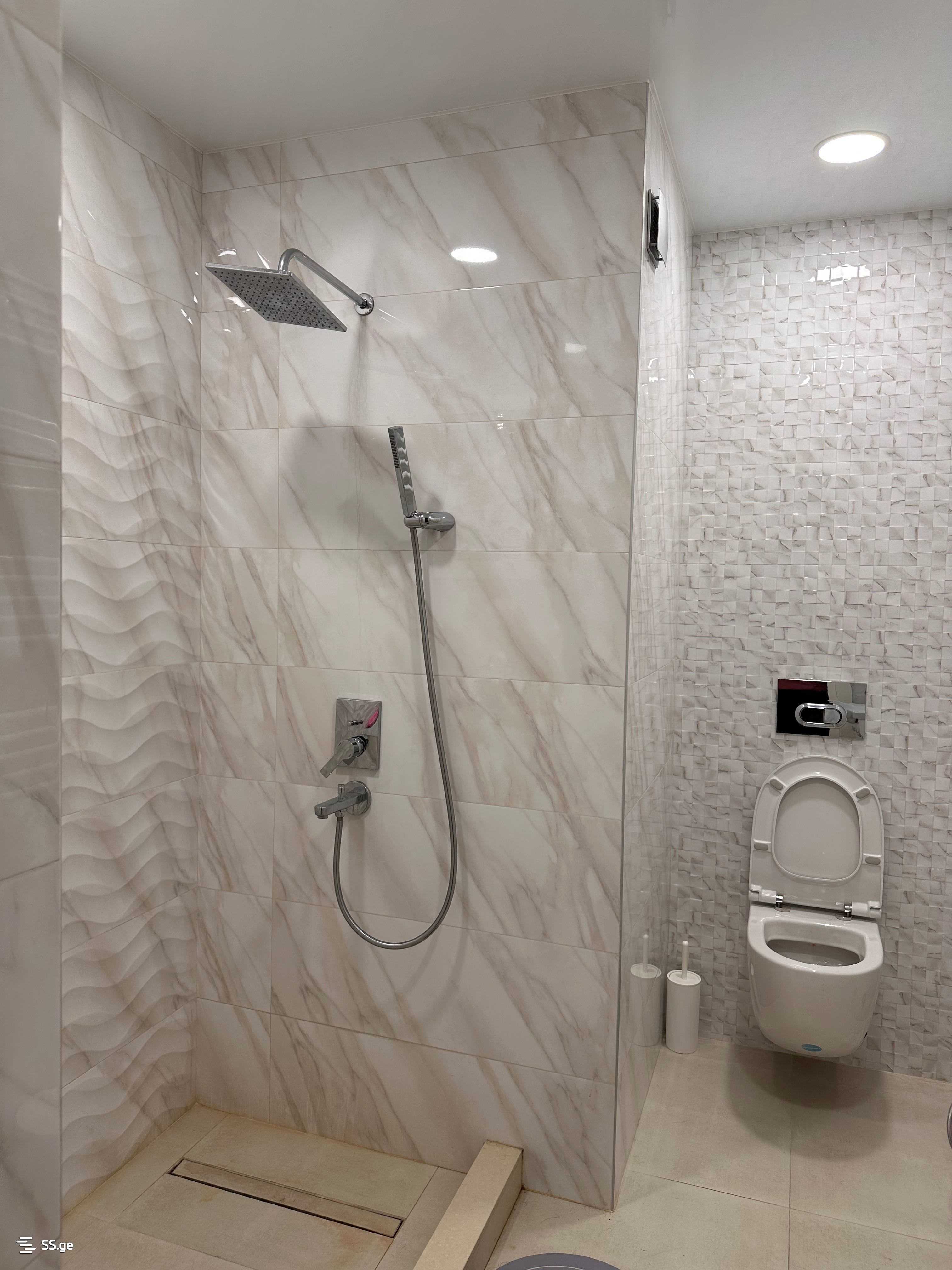 8 Room Private House For Rent. Lisi Lake view 7