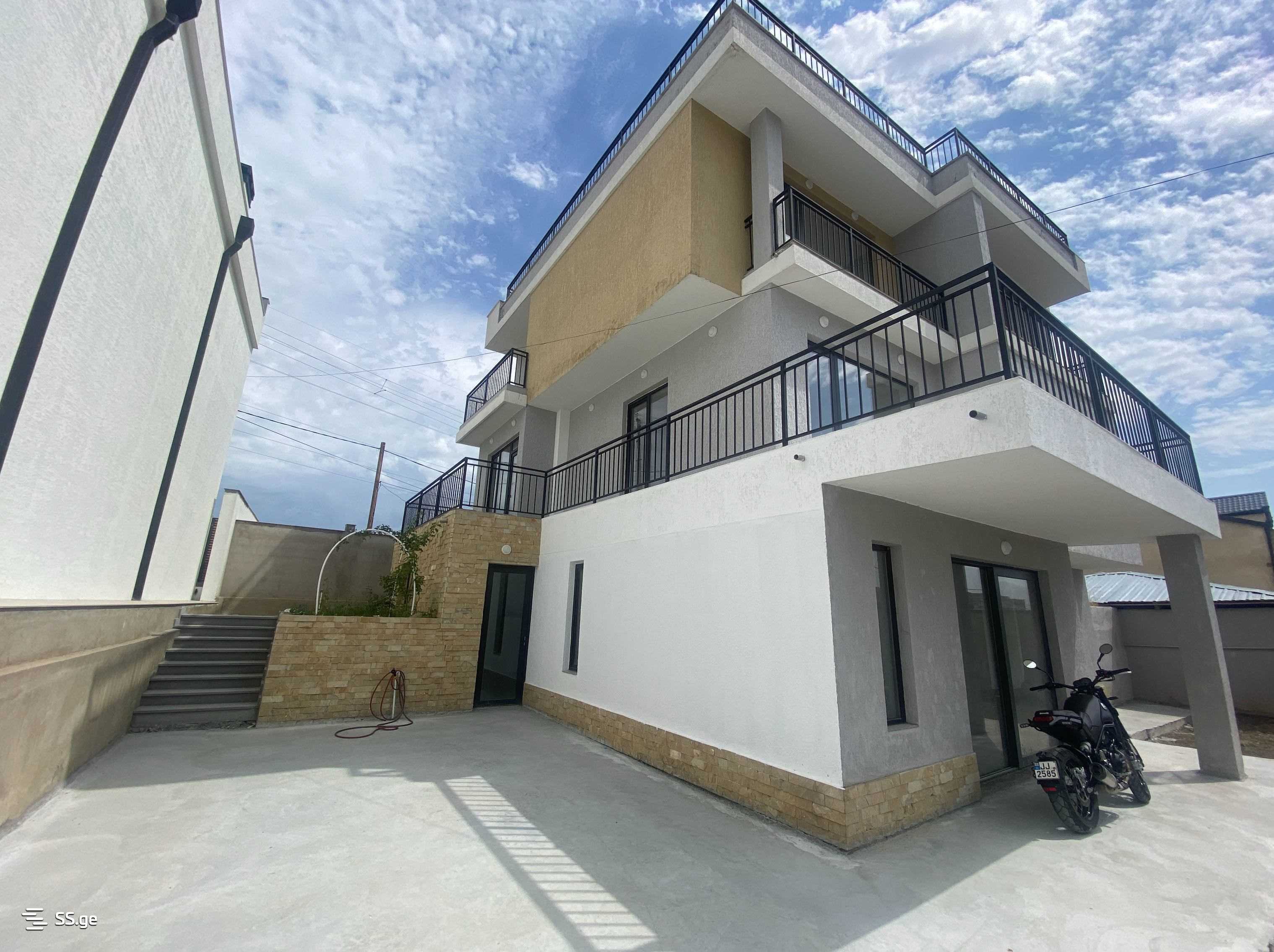 8 Room Private House For Rent. Lisi Lake view 2