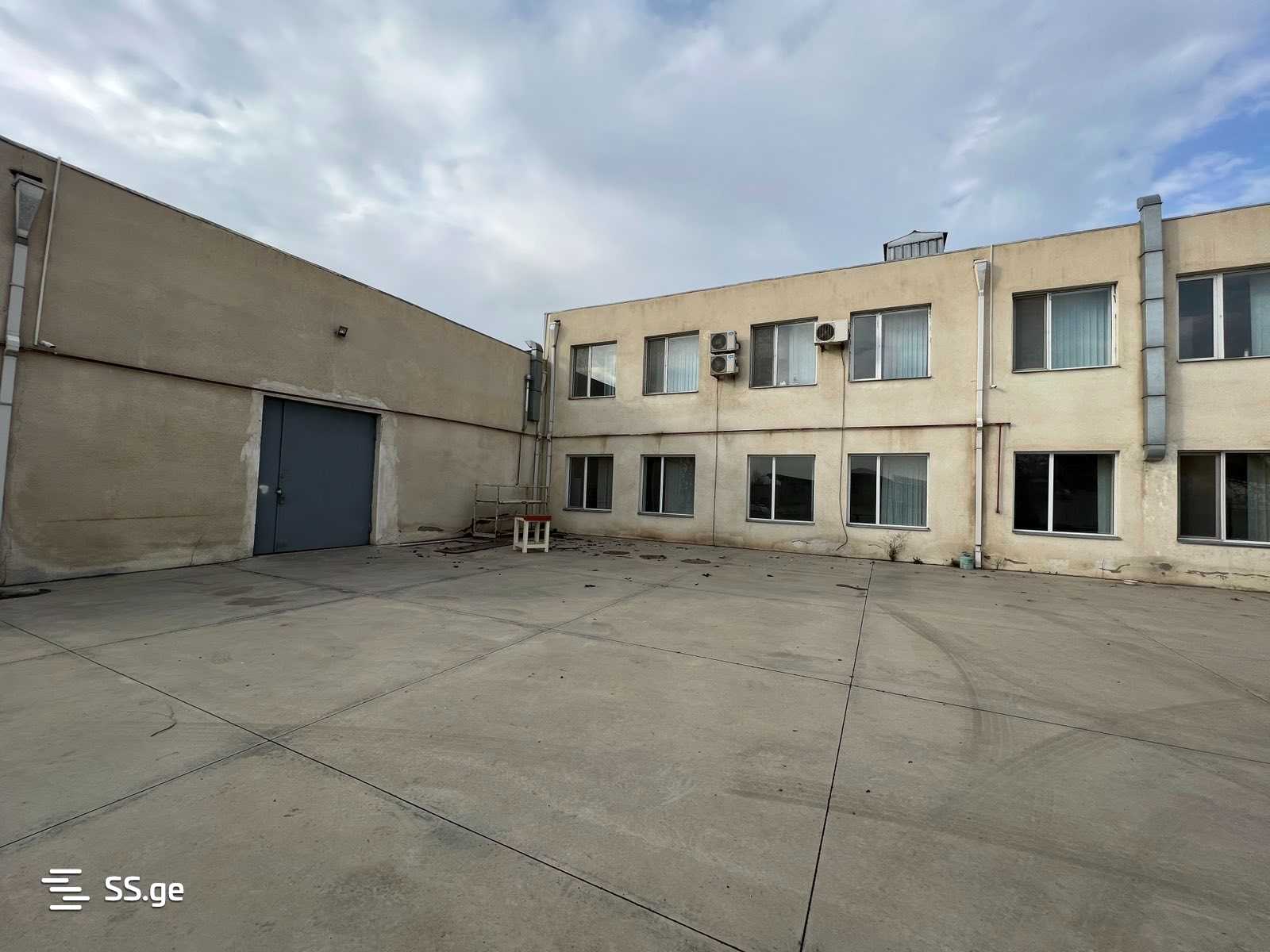Store-Industrial Property For Rent. Samgori view 2