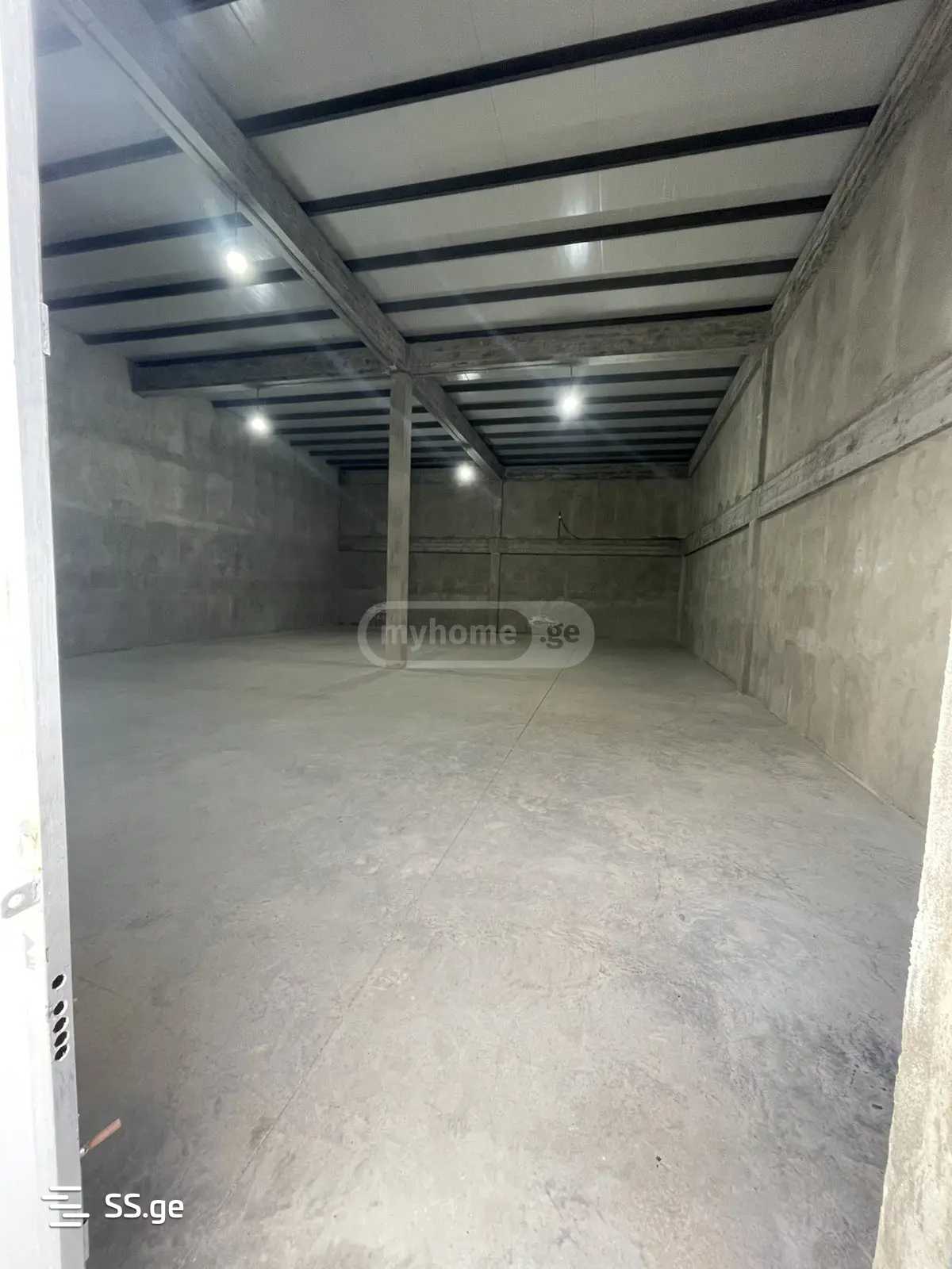 Store-Industrial Property For Rent. Lilo view 1