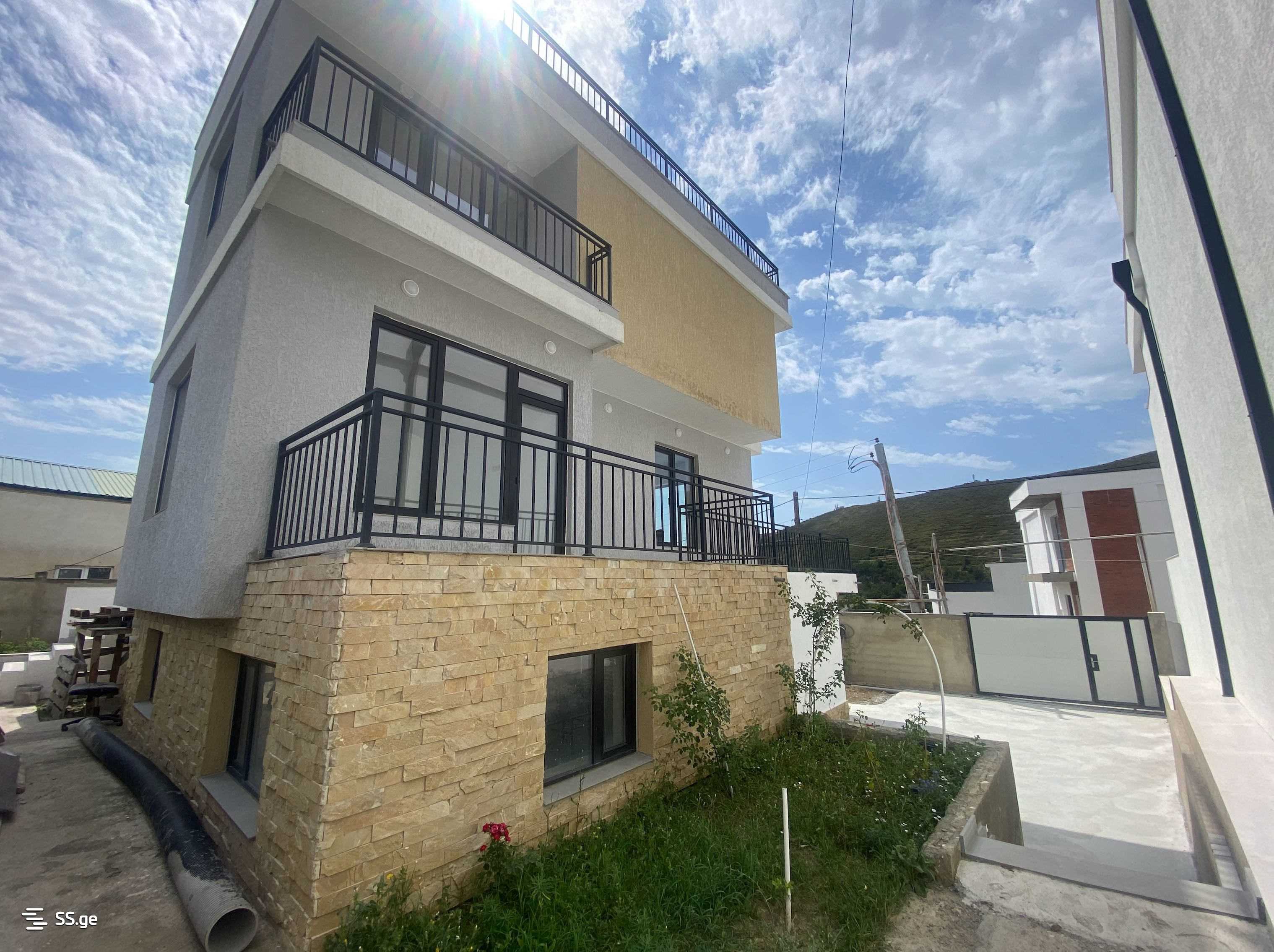 8 Room Private House For Rent. Lisi Lake view 25