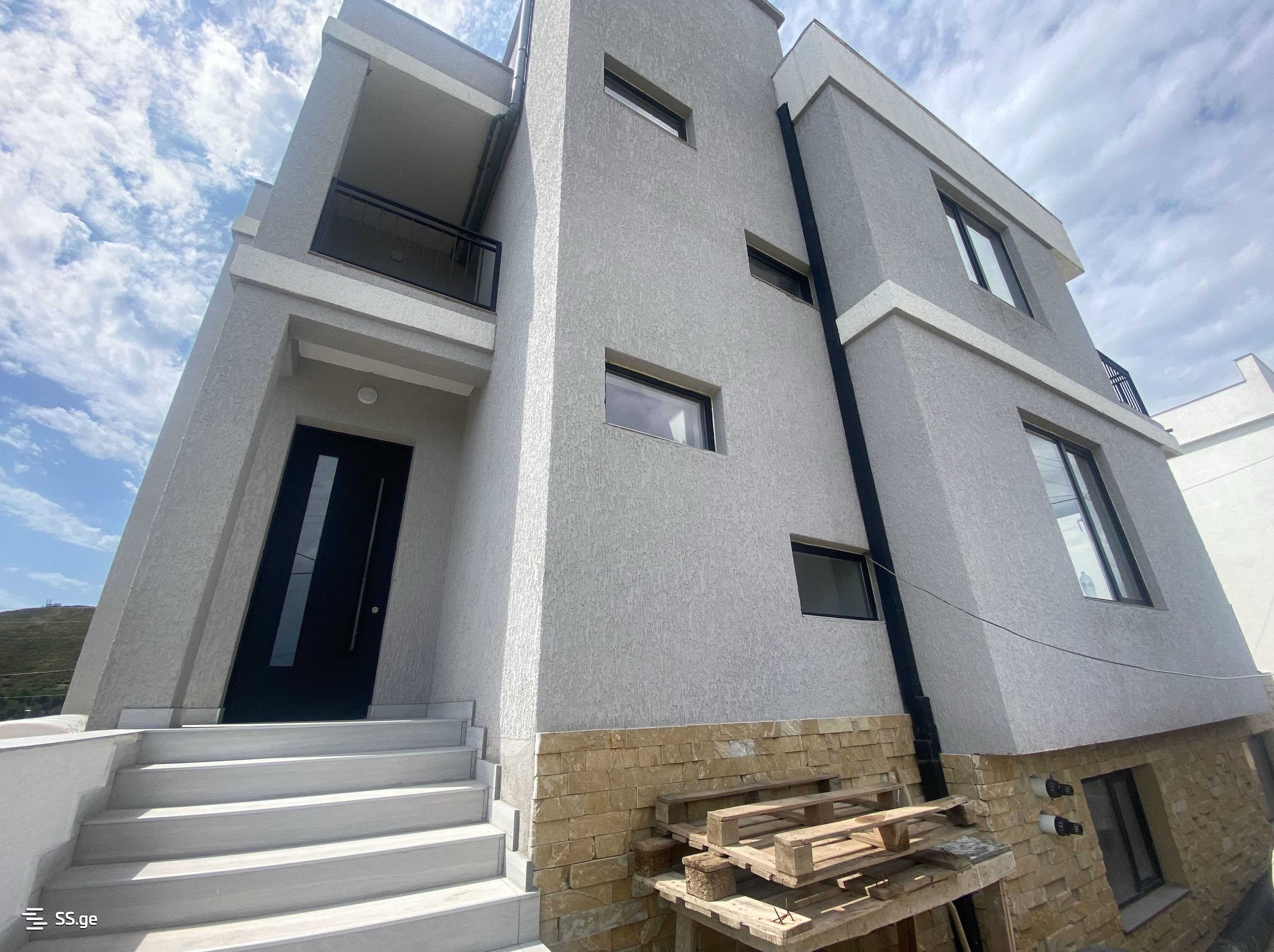8 Room Private House For Rent. Lisi Lake view 24