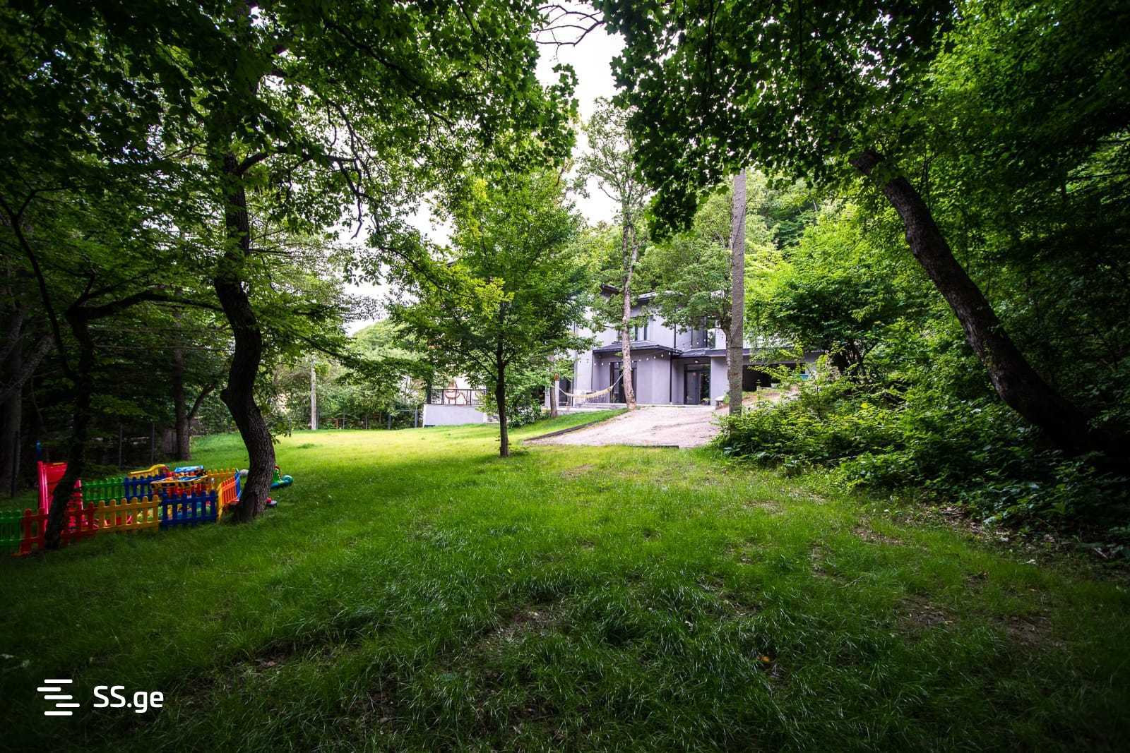 8 Room Private House For Sale view 11