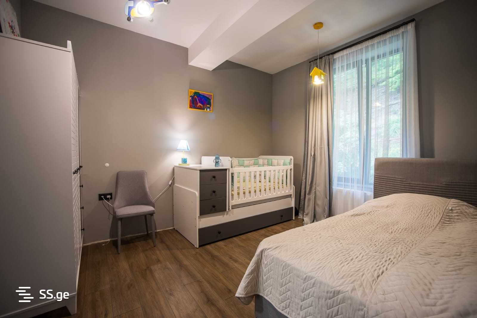 8 Room Private House For Sale view 6