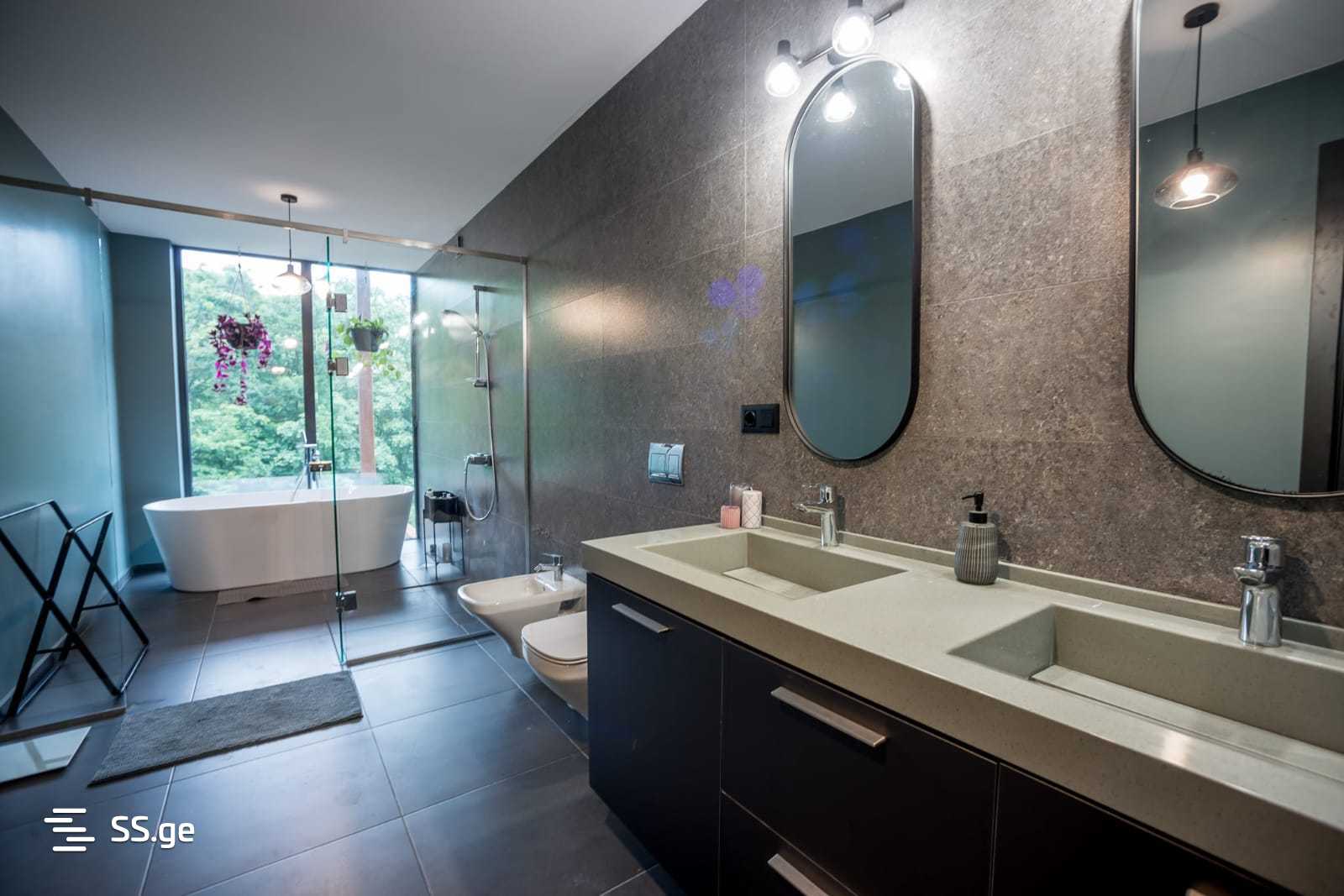 8 Room Private House For Sale view 5